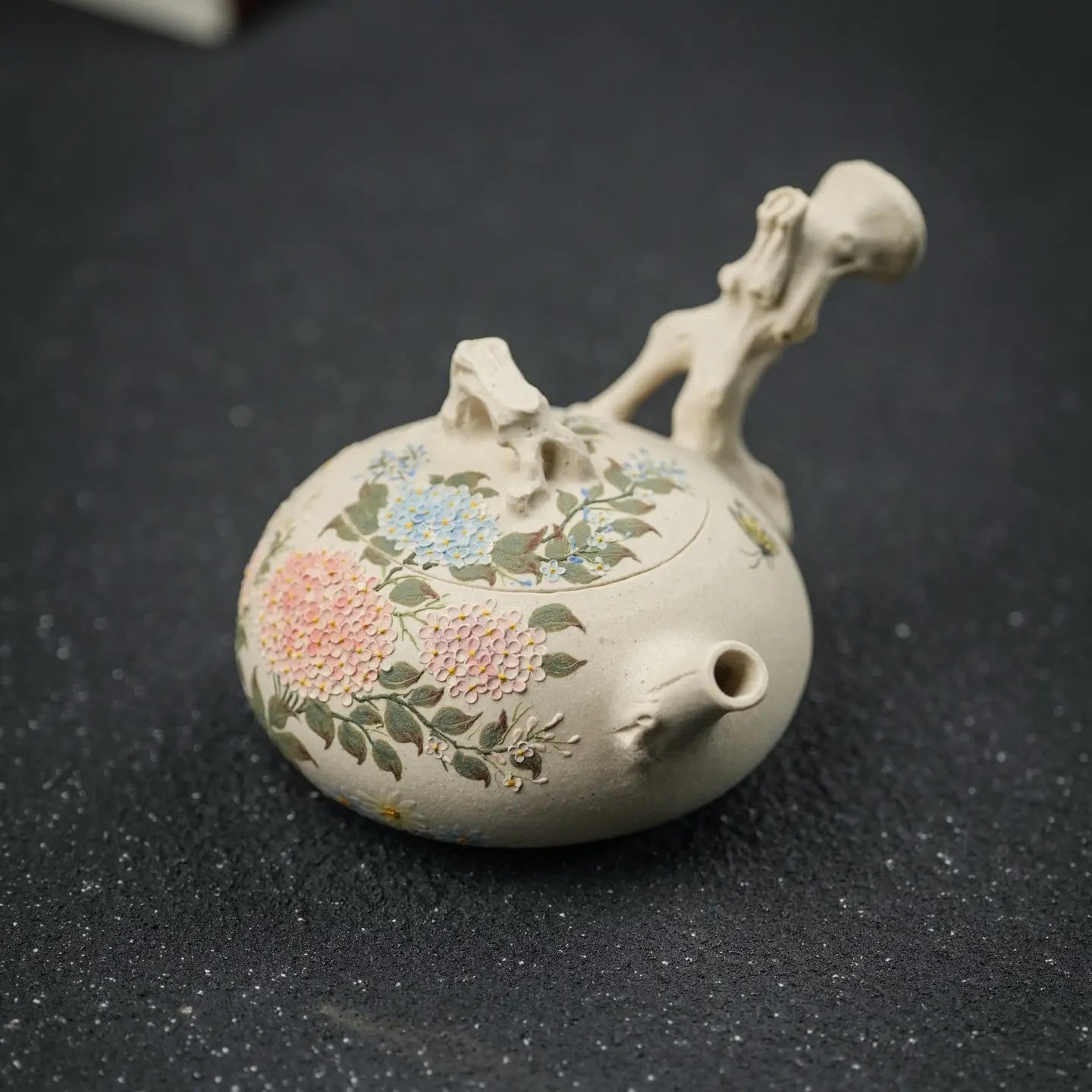 Hua Xiang 160cc - Yixing Handmade Teapot 江苏宜兴