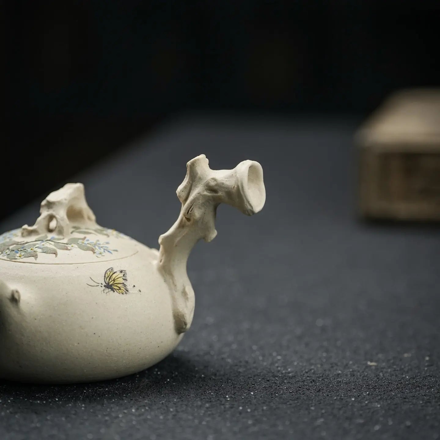 Hua Xiang 160cc - Yixing Handmade Teapot 江苏宜兴