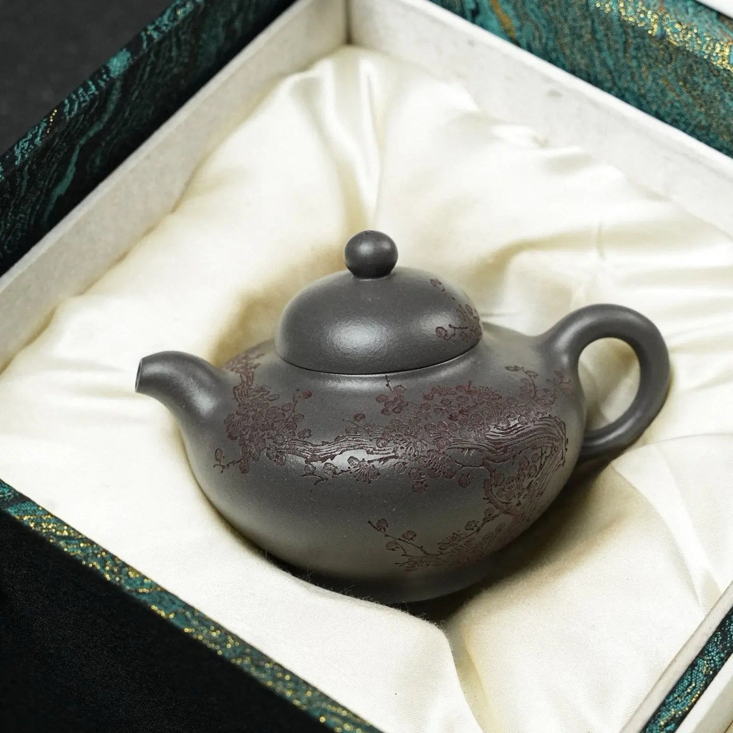 Hua Ying 180cc - Yixing Handmade Teapot 江苏宜兴