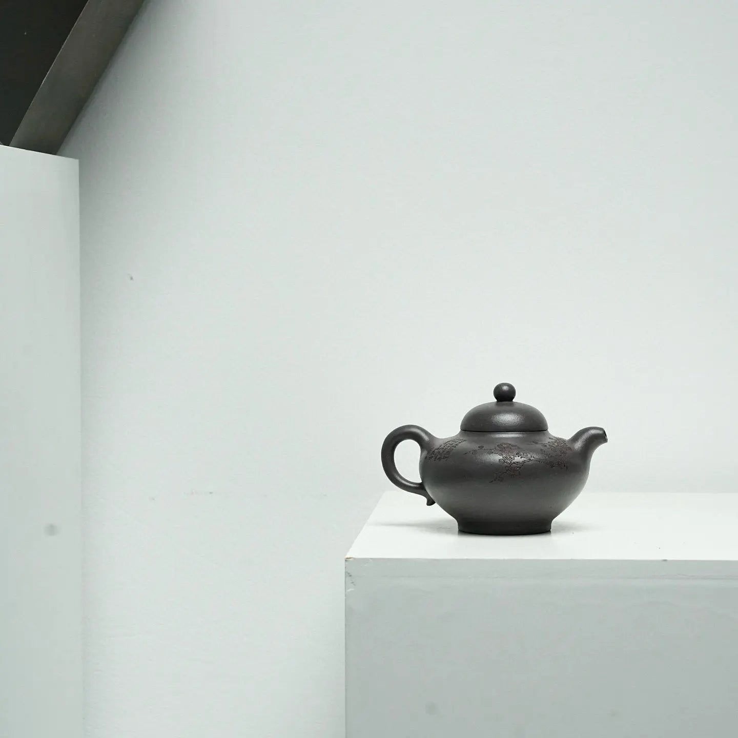 Hua Ying 180cc - Yixing Handmade Teapot 江苏宜兴