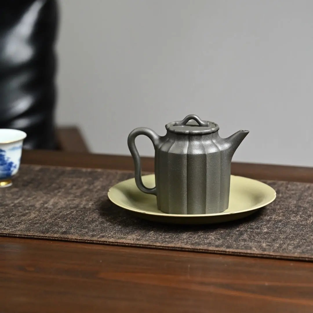 Ji Zhi 200cc - Yixing Handmade Teapot 江苏宜兴
