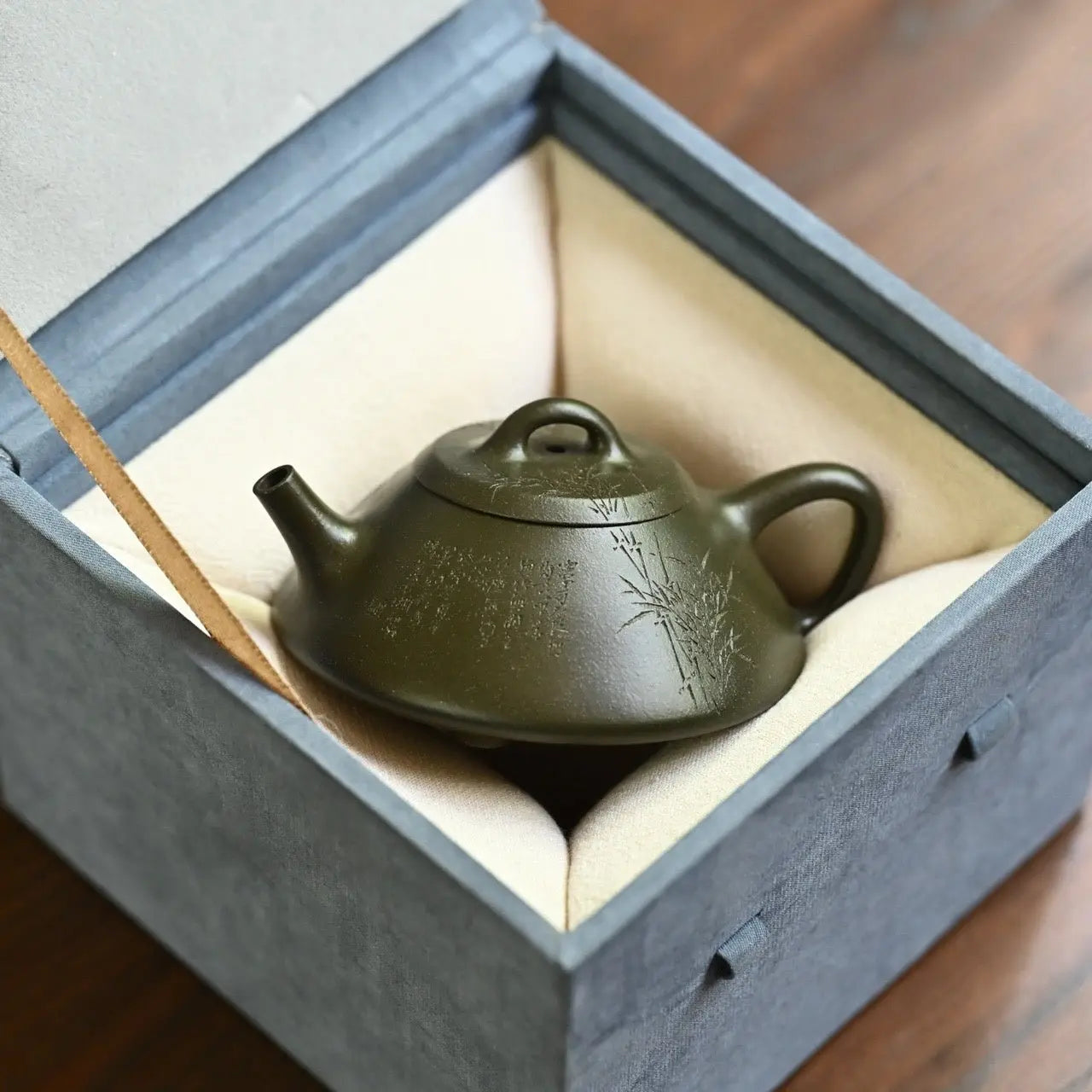 Jie Gai Shi Piao 110cc - Yixing Handmade Teapot 江苏宜兴