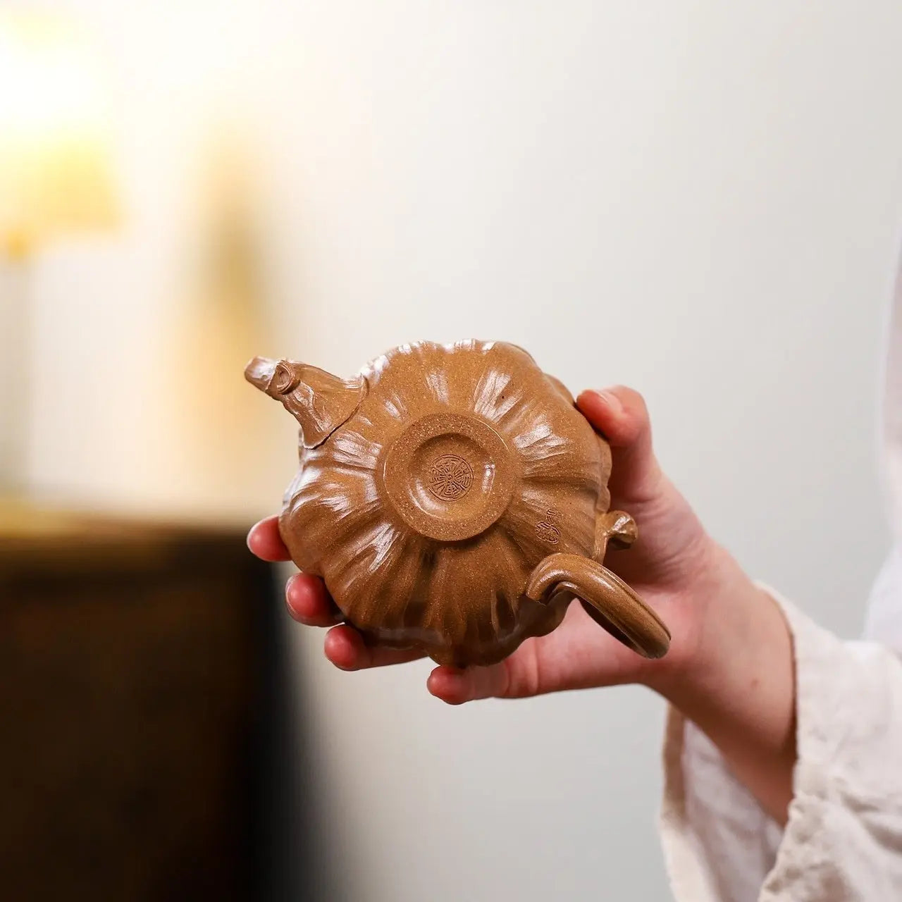 Jin Chan Lian Xin 190cc - Yixing Handmade Teapot 江苏宜兴