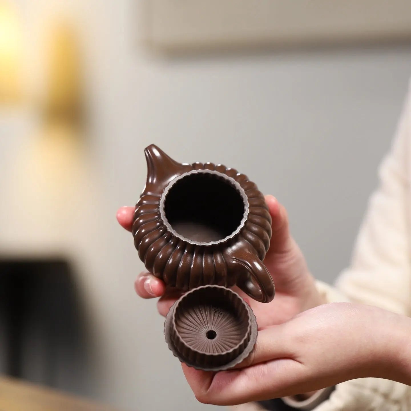 Jin Wen Duo Zhi 150cc - Yixing Handmade Teapot 江苏宜兴