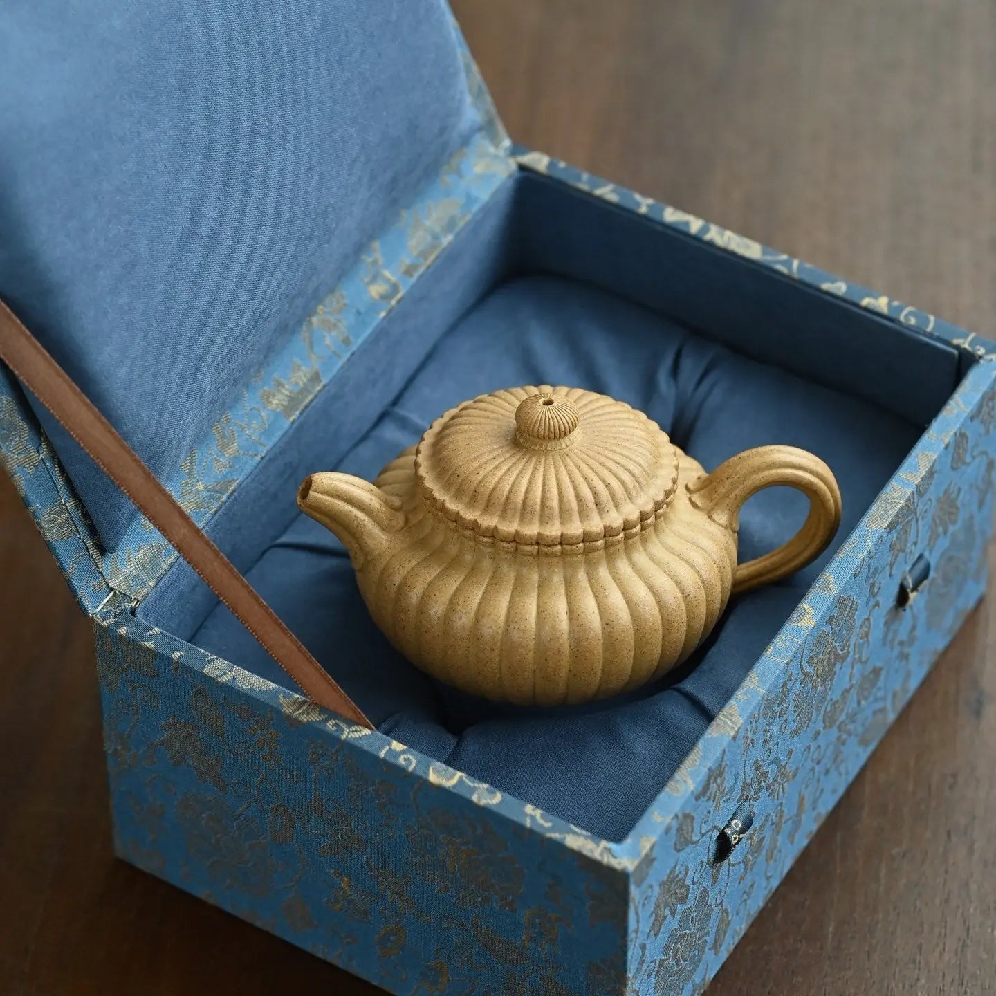 Jin Wen Fang Gu 130cc - Yixing Handmade Teapot 江苏宜兴