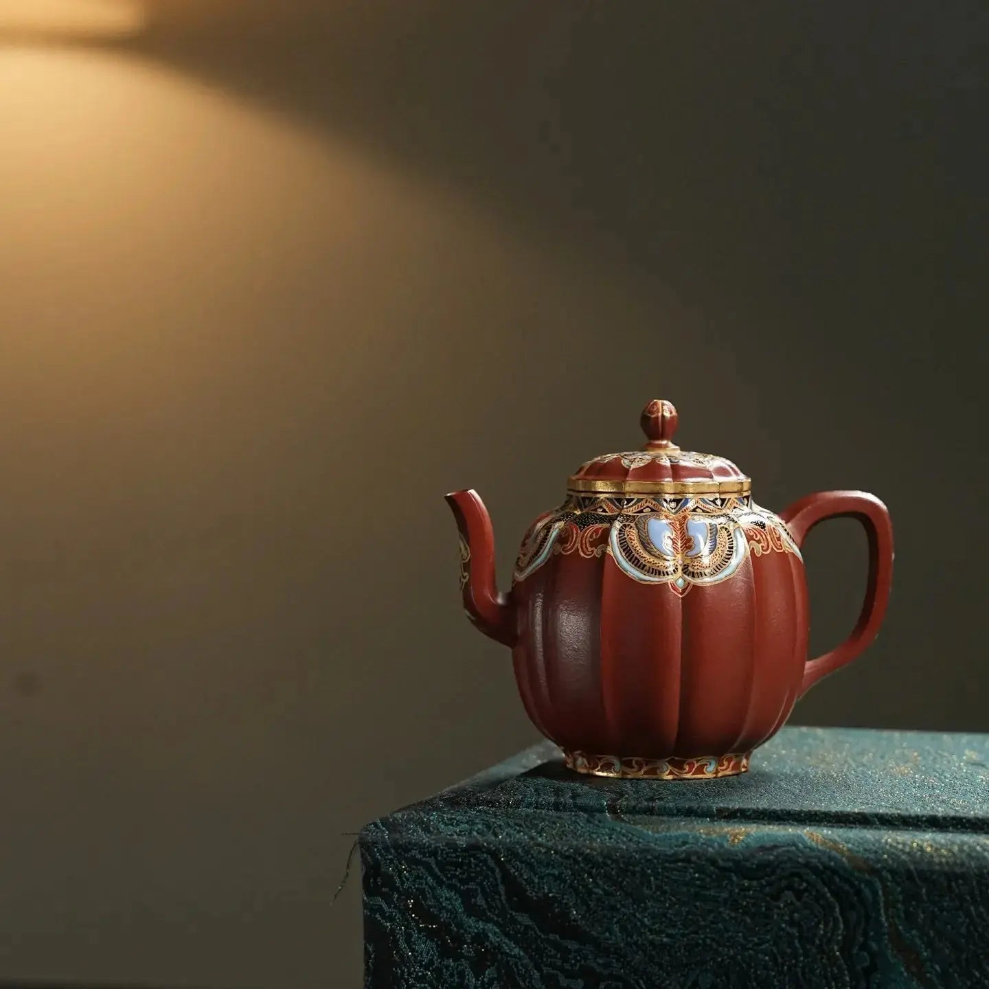 Jin Wen Gong Deng 200cc - Yixing Handmade Teapot 江苏宜兴
