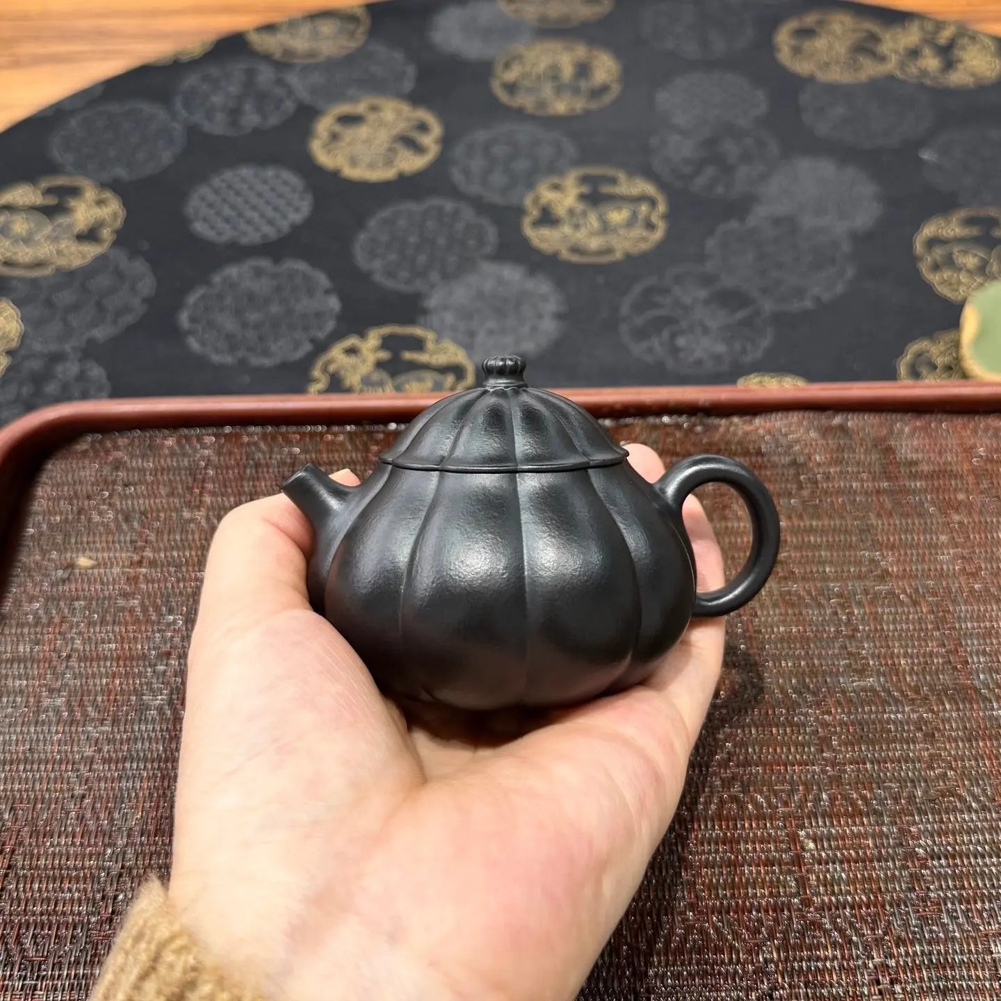 Jin Wen Ling Long 135cc - Yixing Handmade Teapot 江苏宜兴
