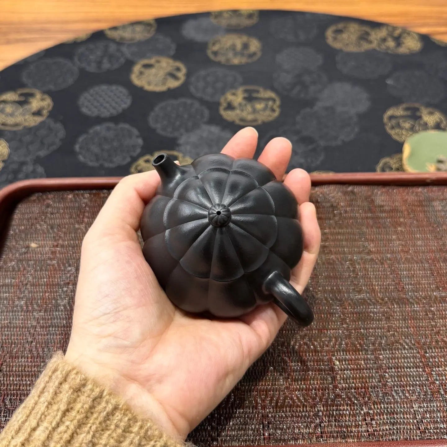 Jin Wen Ling Long 135cc - Yixing Handmade Teapot 江苏宜兴