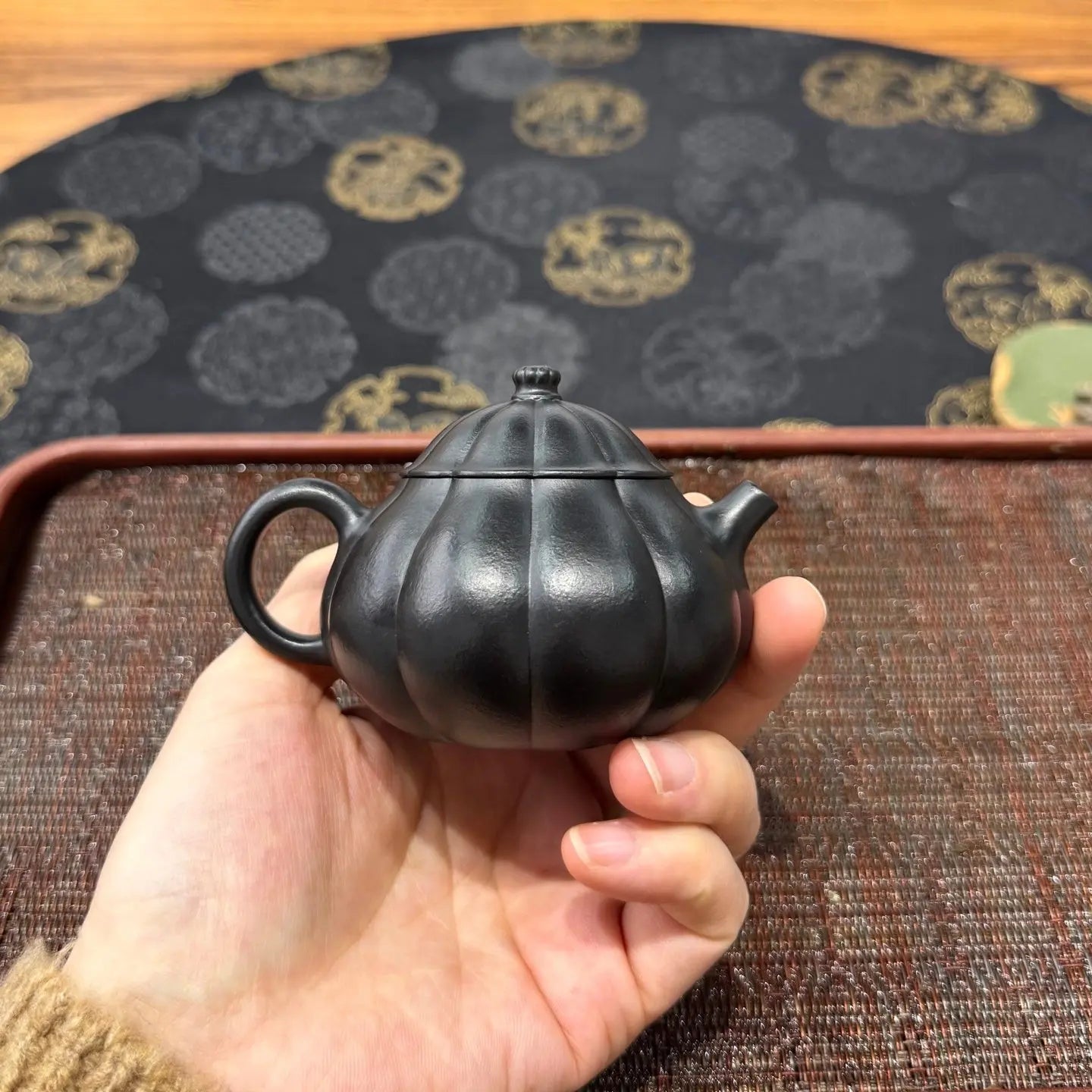 Jin Wen Ling Long 135cc - Yixing Handmade Teapot 江苏宜兴