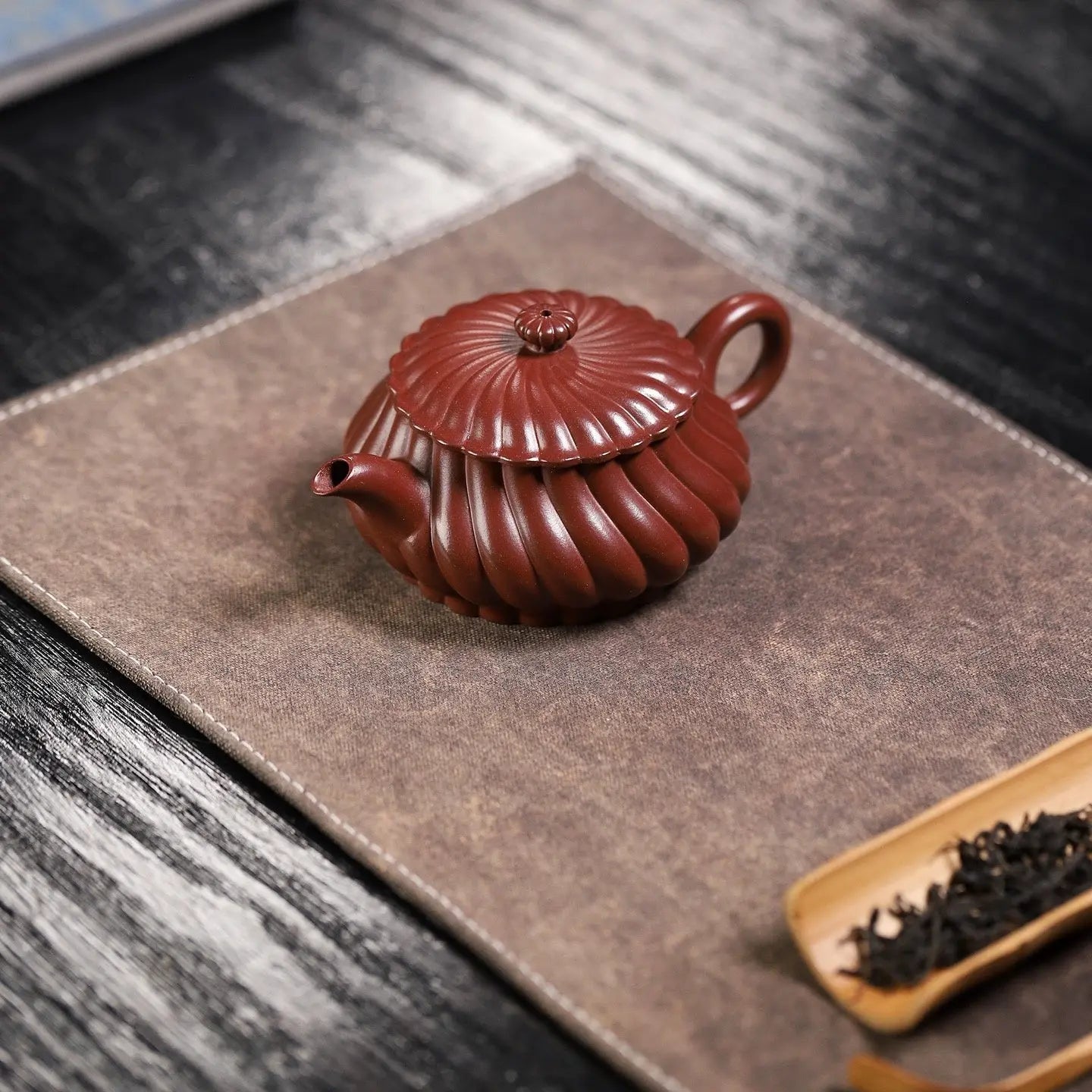 Jin Wen Ming Lu 170cc - Yixing Handmade Teapot 江苏宜兴
