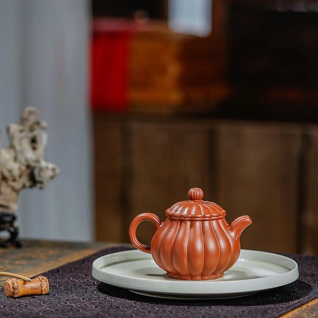 Jin Wen Pan Hu 110cc - Yixing Handmade Teapot 江苏宜兴