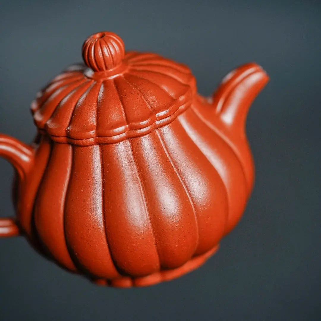 Jin Wen Pan Hu 110cc - Yixing Handmade Teapot 江苏宜兴
