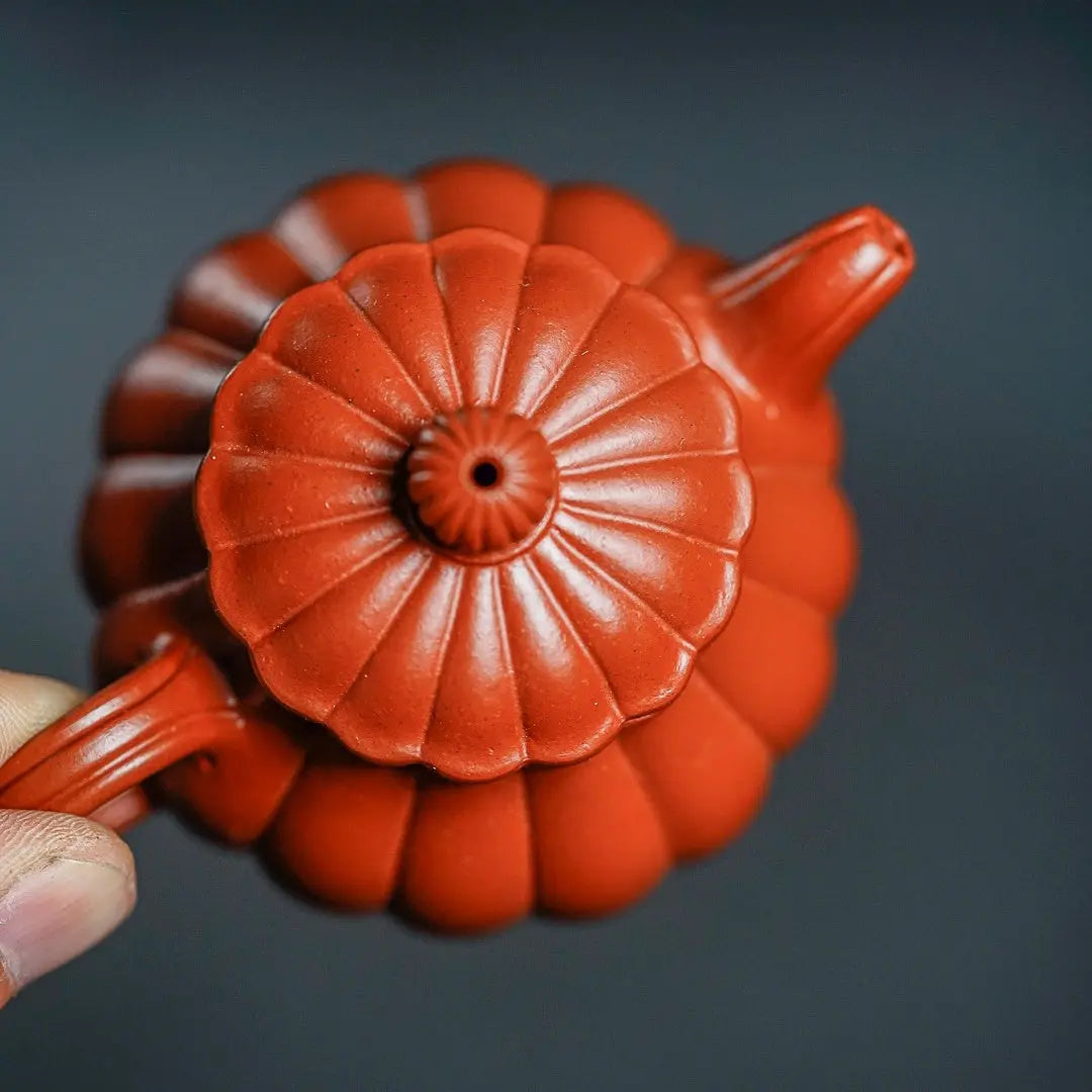 Jin Wen Pan Hu 110cc - Yixing Handmade Teapot 江苏宜兴