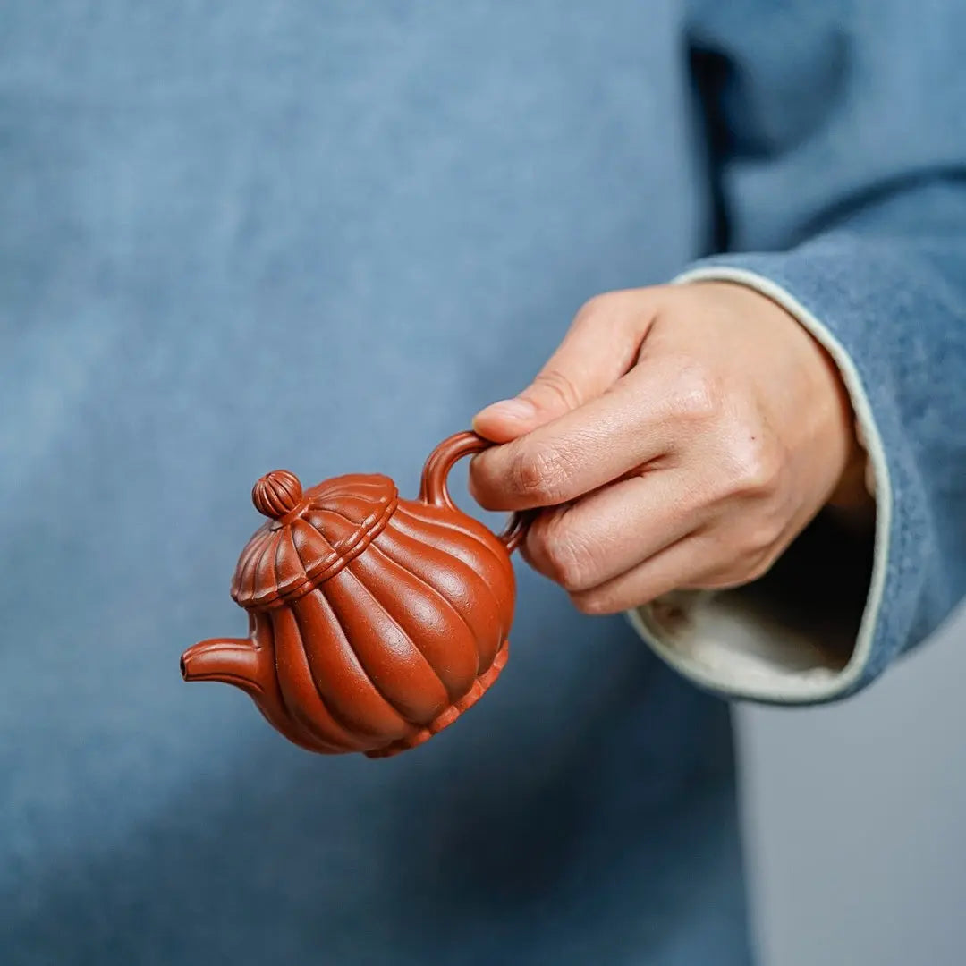 Jin Wen Pan Hu 110cc - Yixing Handmade Teapot 江苏宜兴
