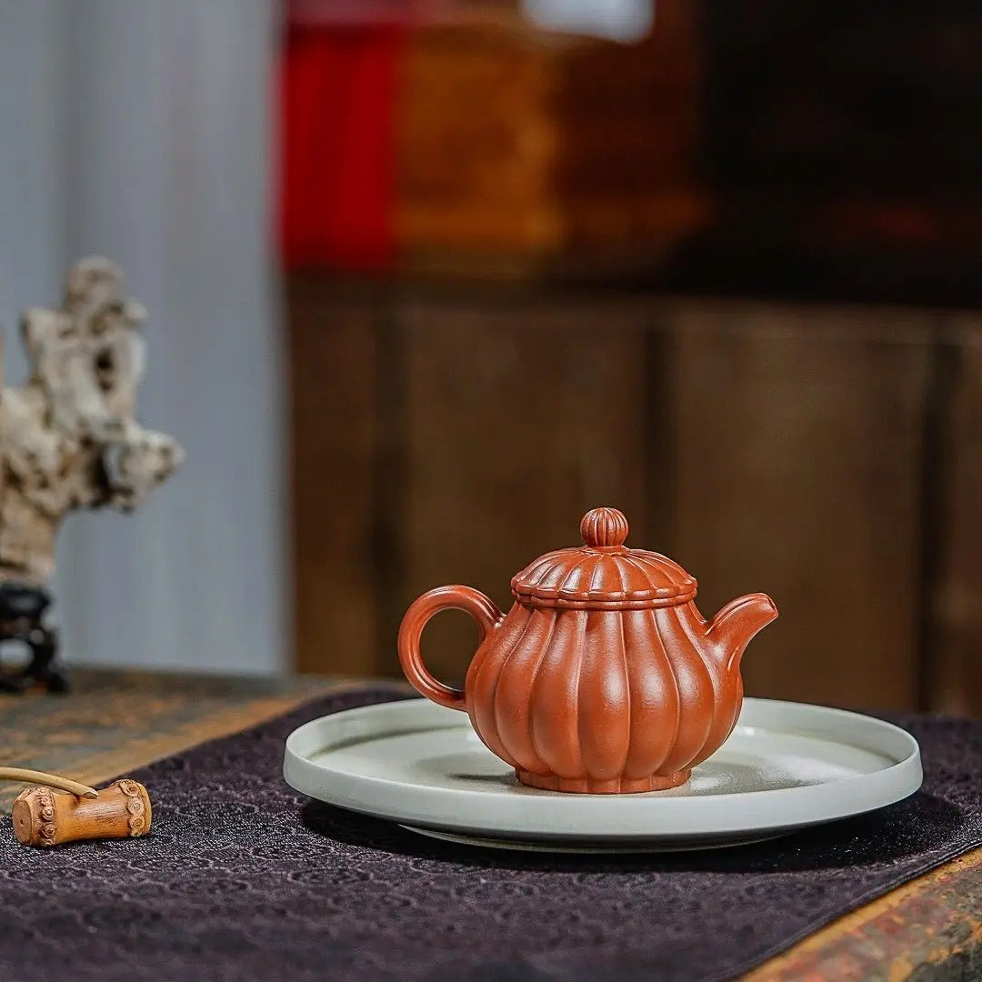 Jin Wen Pan Hu 110cc - Yixing Handmade Teapot 江苏宜兴