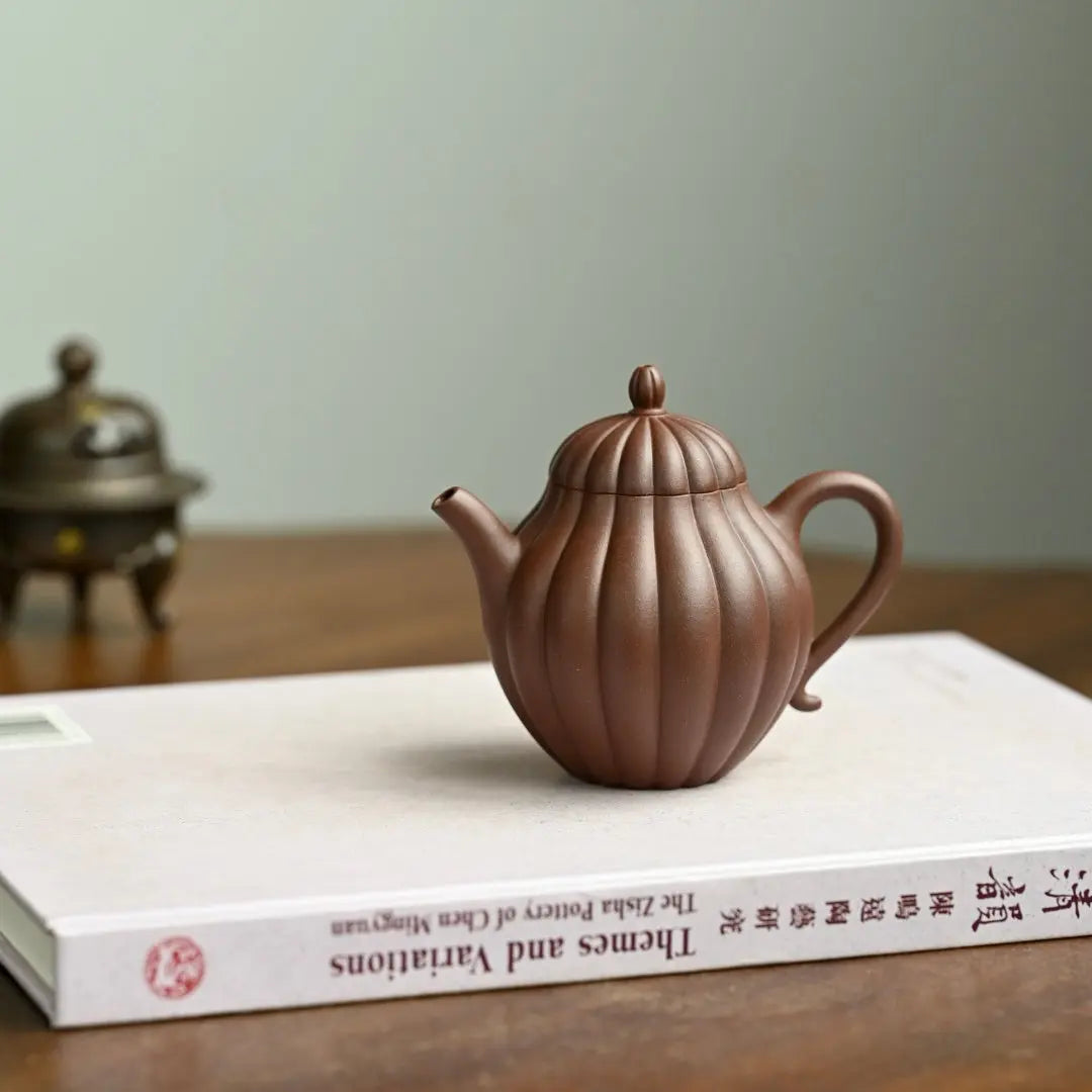 Jin Wen Qiu Shui 160cc - Yixing Handmade Teapot 江苏宜兴