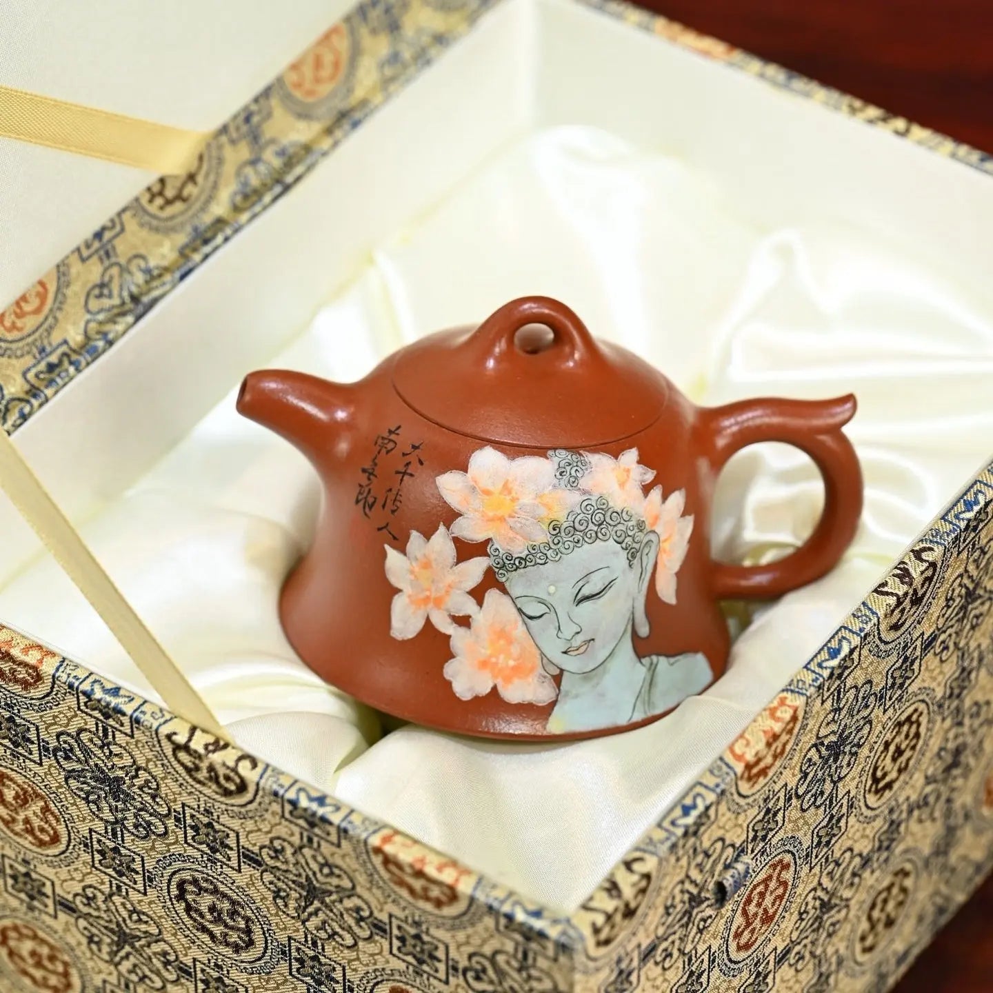 Jin Zhong 200cc - Yixing Handmade Teapot 江苏宜兴
