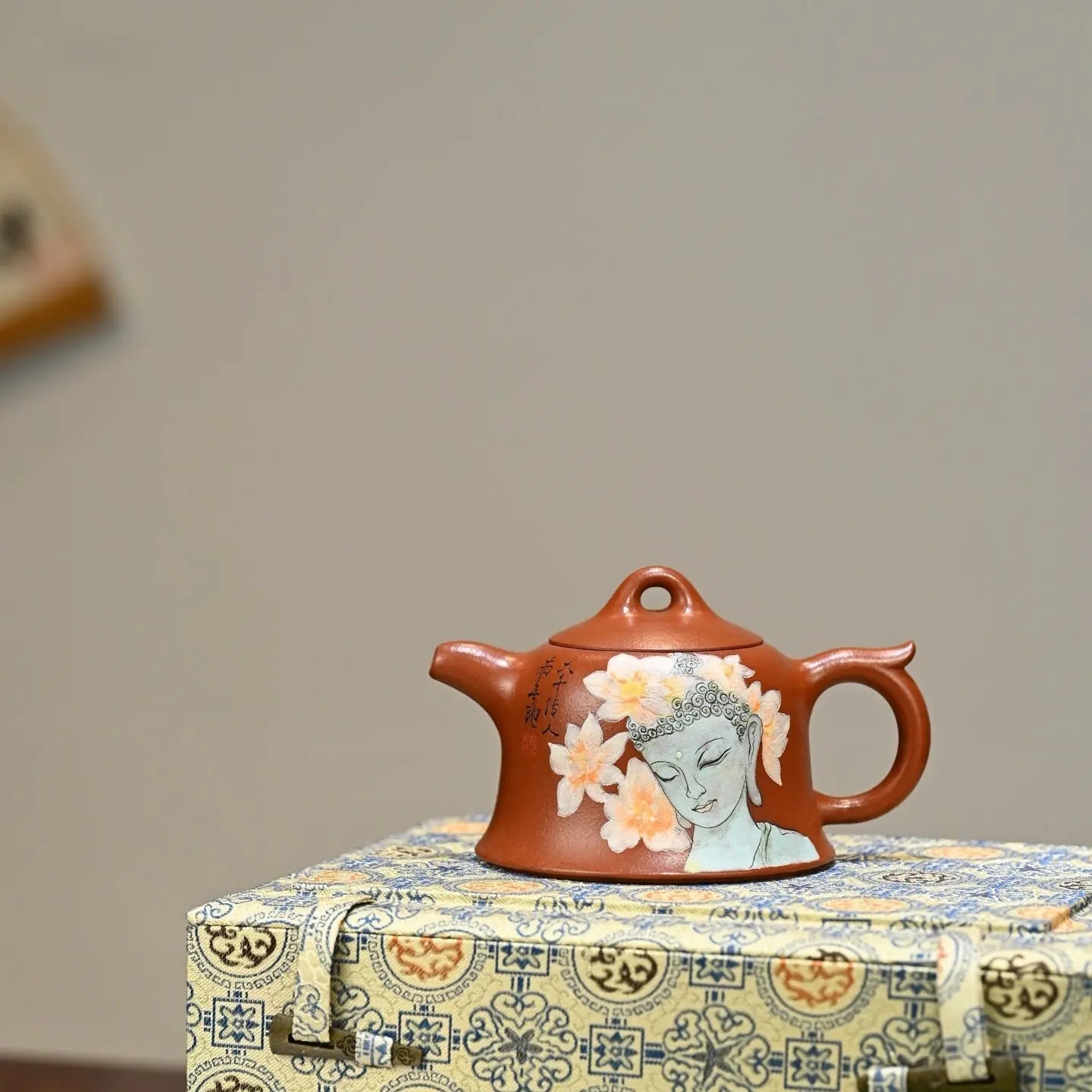 Jin Zhong 200cc - Yixing Handmade Teapot 江苏宜兴