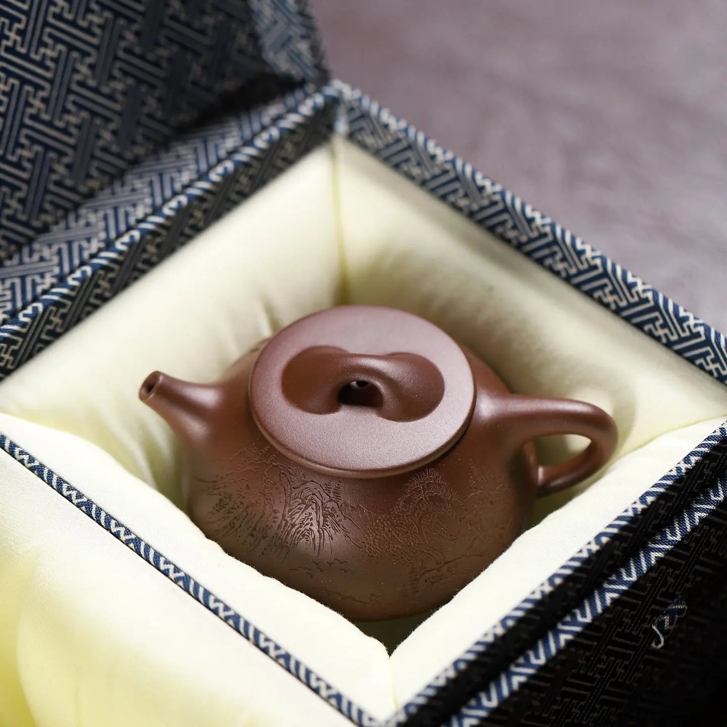 Jing Zhou Shi Piao 140cc - Yixing Handmade Teapot 江苏宜兴