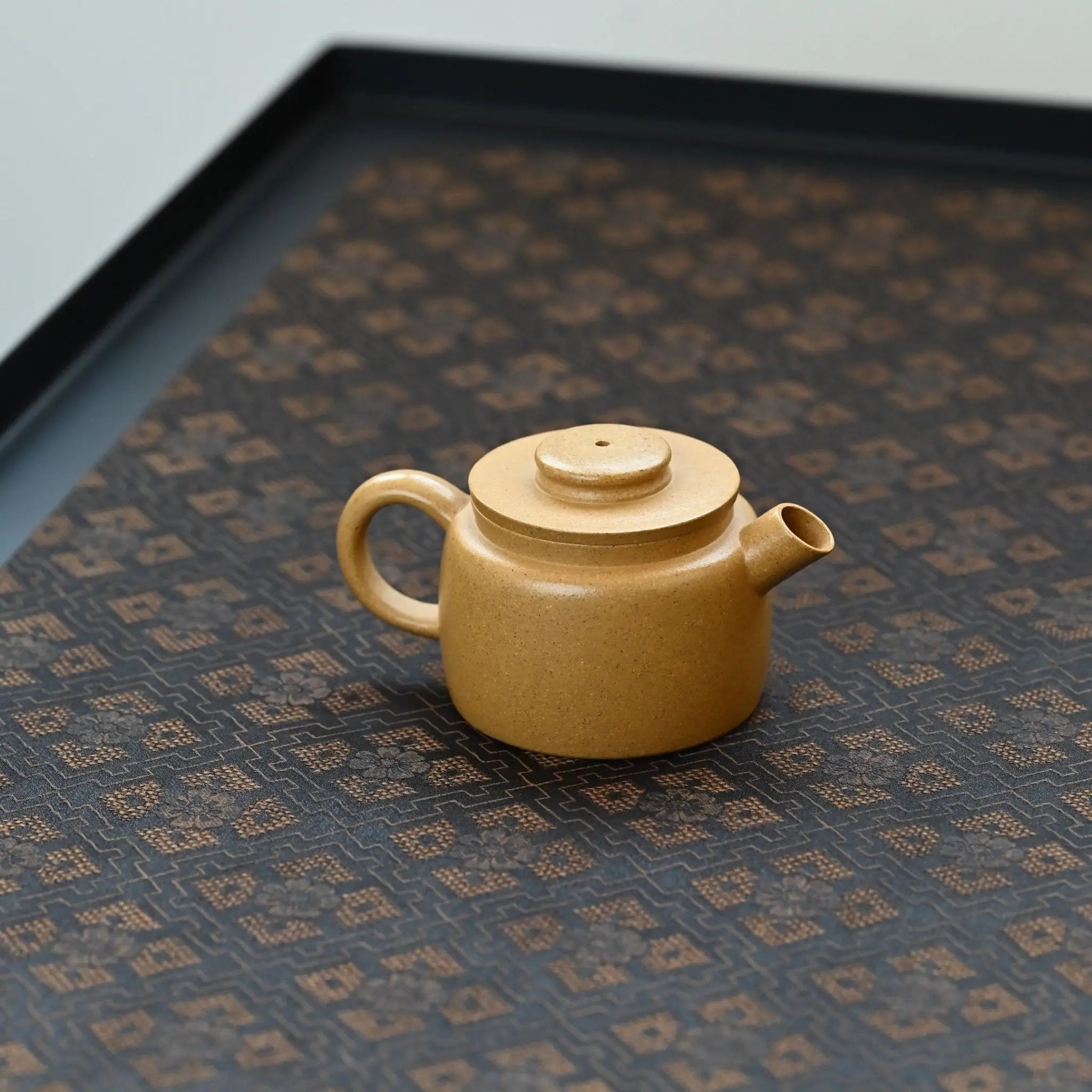 Ju Lun 140cc - Yixing Handmade Teapot 江苏宜兴
