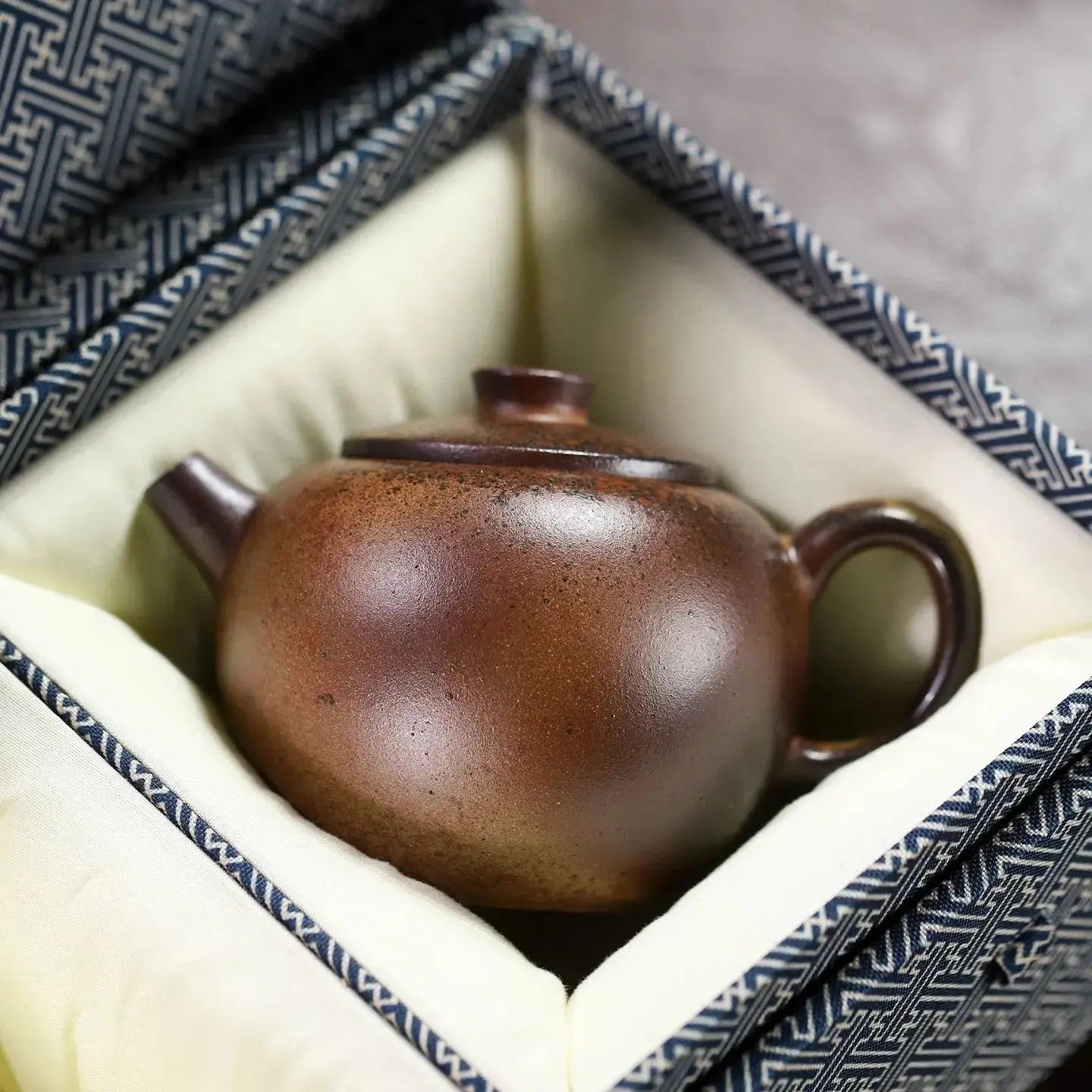 Ju Lun 230cc - Yixing Handmade Teapot 江苏宜兴