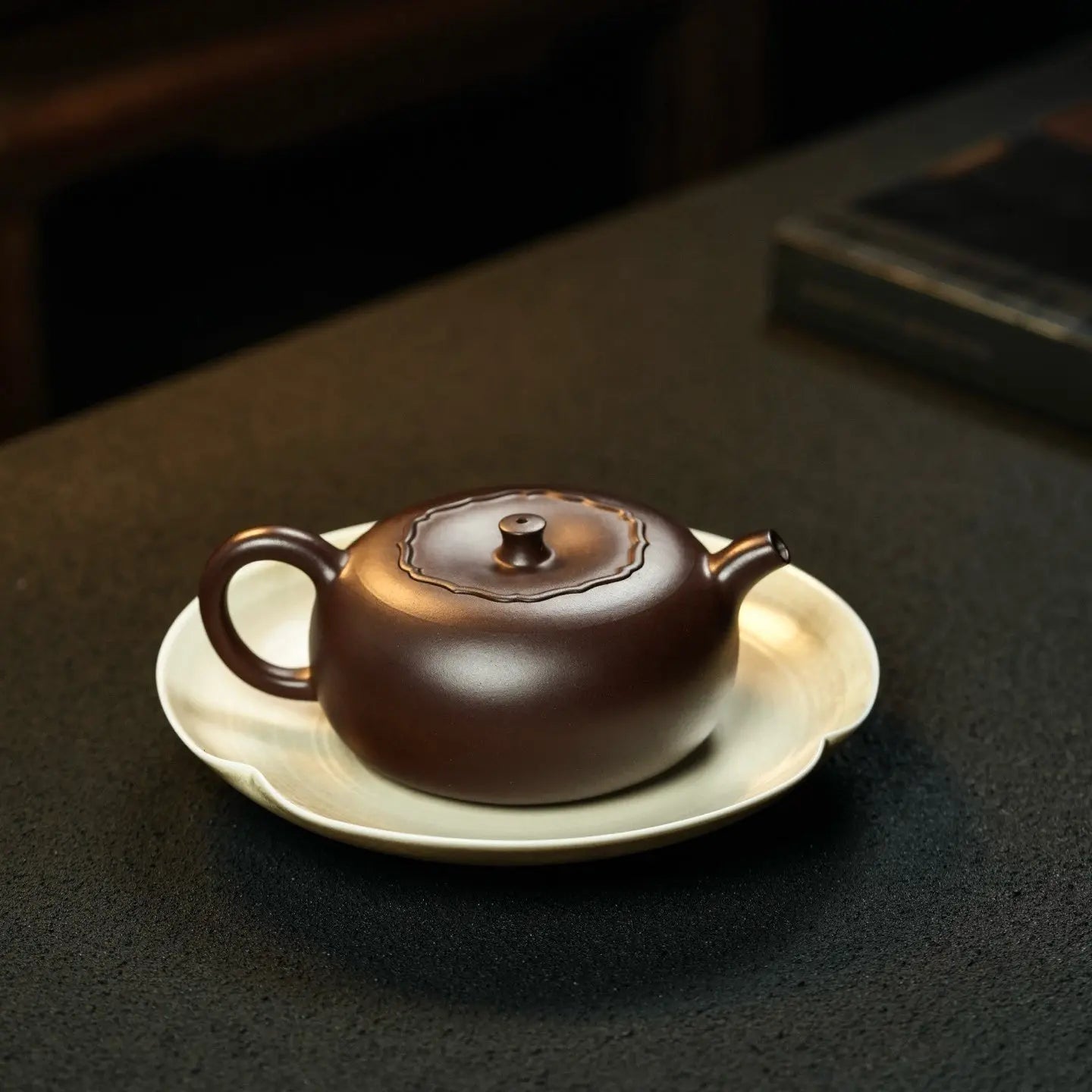 Lain Hua 160cc - Yixing Handmade Teapot 江苏宜兴
