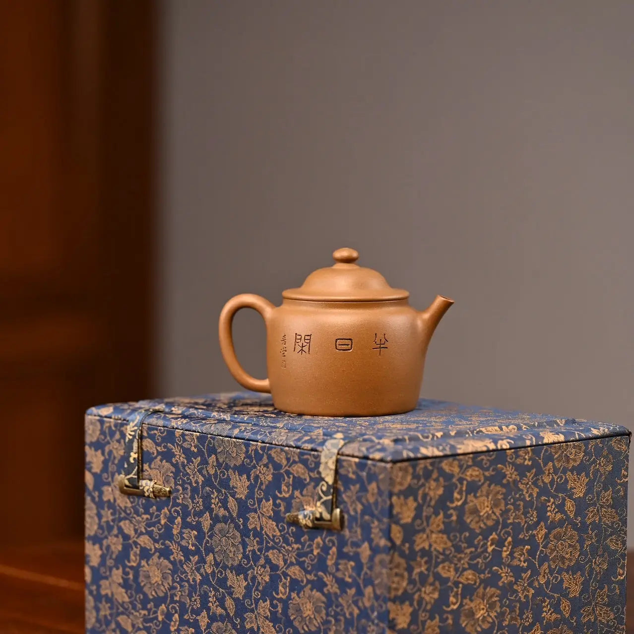 Li Mao 200cc - Yixing Handmade Teapot 江苏宜兴