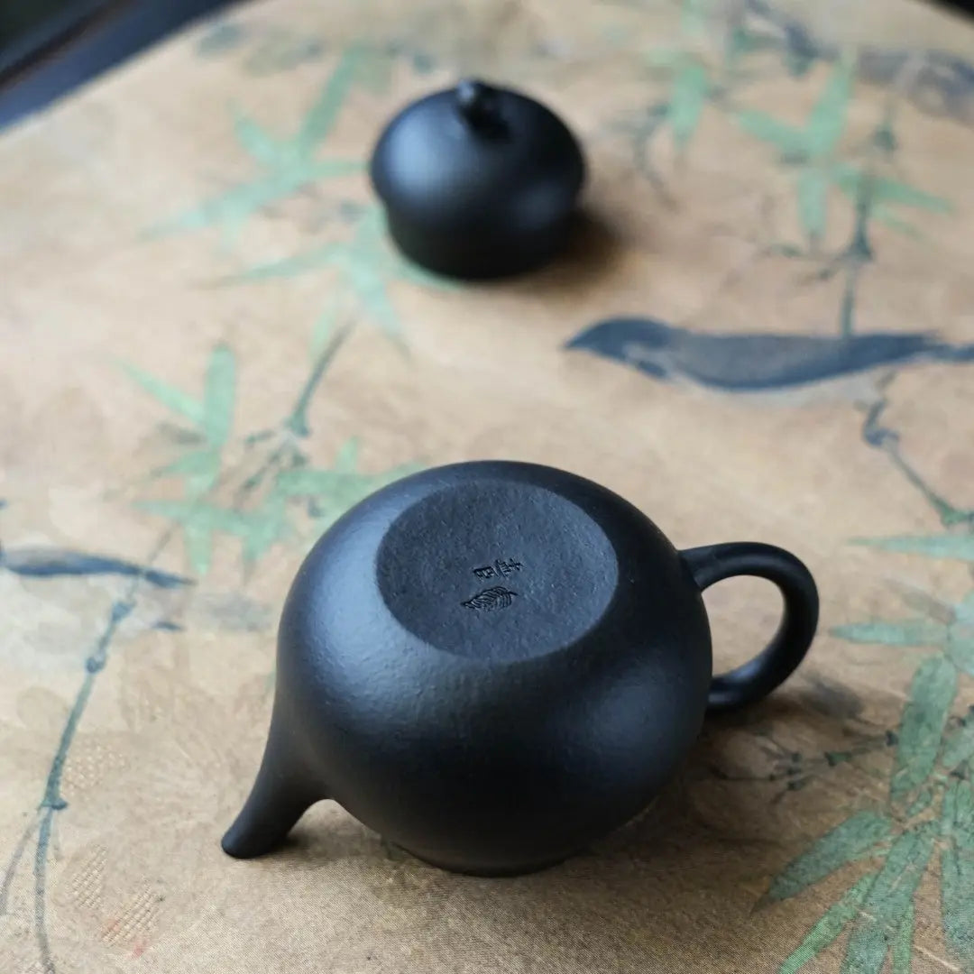 Li Xing 100cc - Yixing Handmade Teapot 江苏宜兴