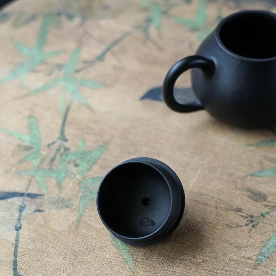 Li Xing 100cc - Yixing Handmade Teapot 江苏宜兴