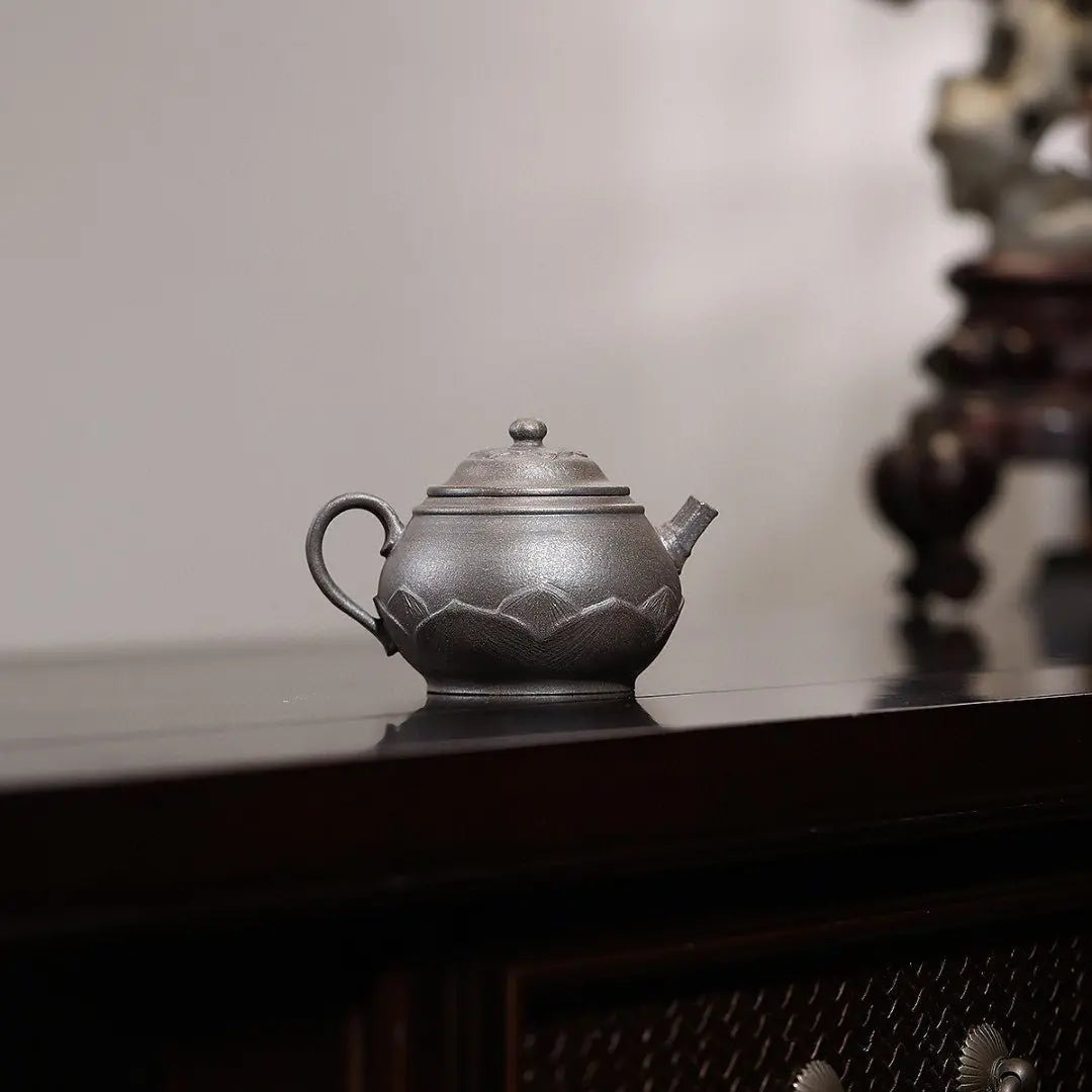 Lian Hua 125cc - Yixing Handmade Teapot 江苏宜兴