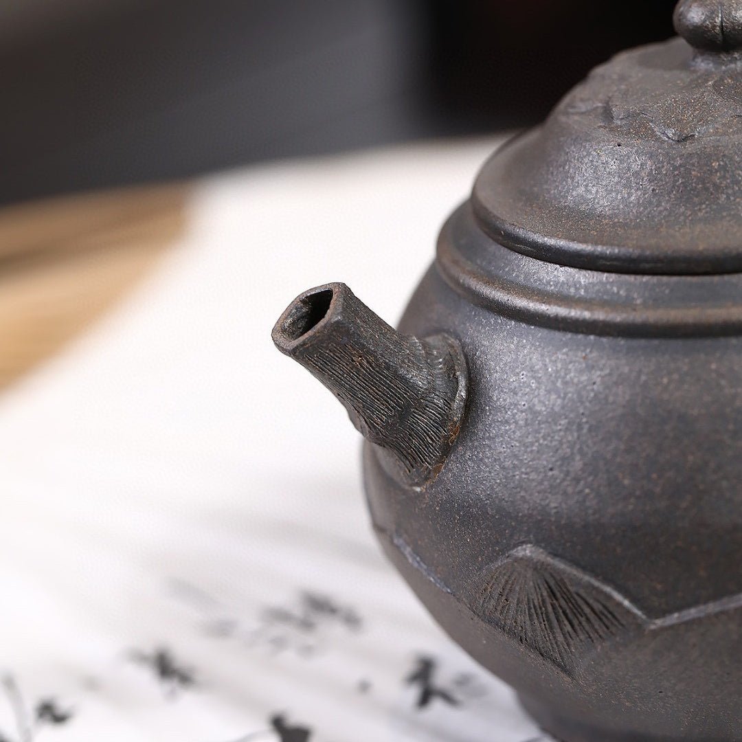Lian Hua 125cc - Yixing Handmade Teapot 江苏宜兴