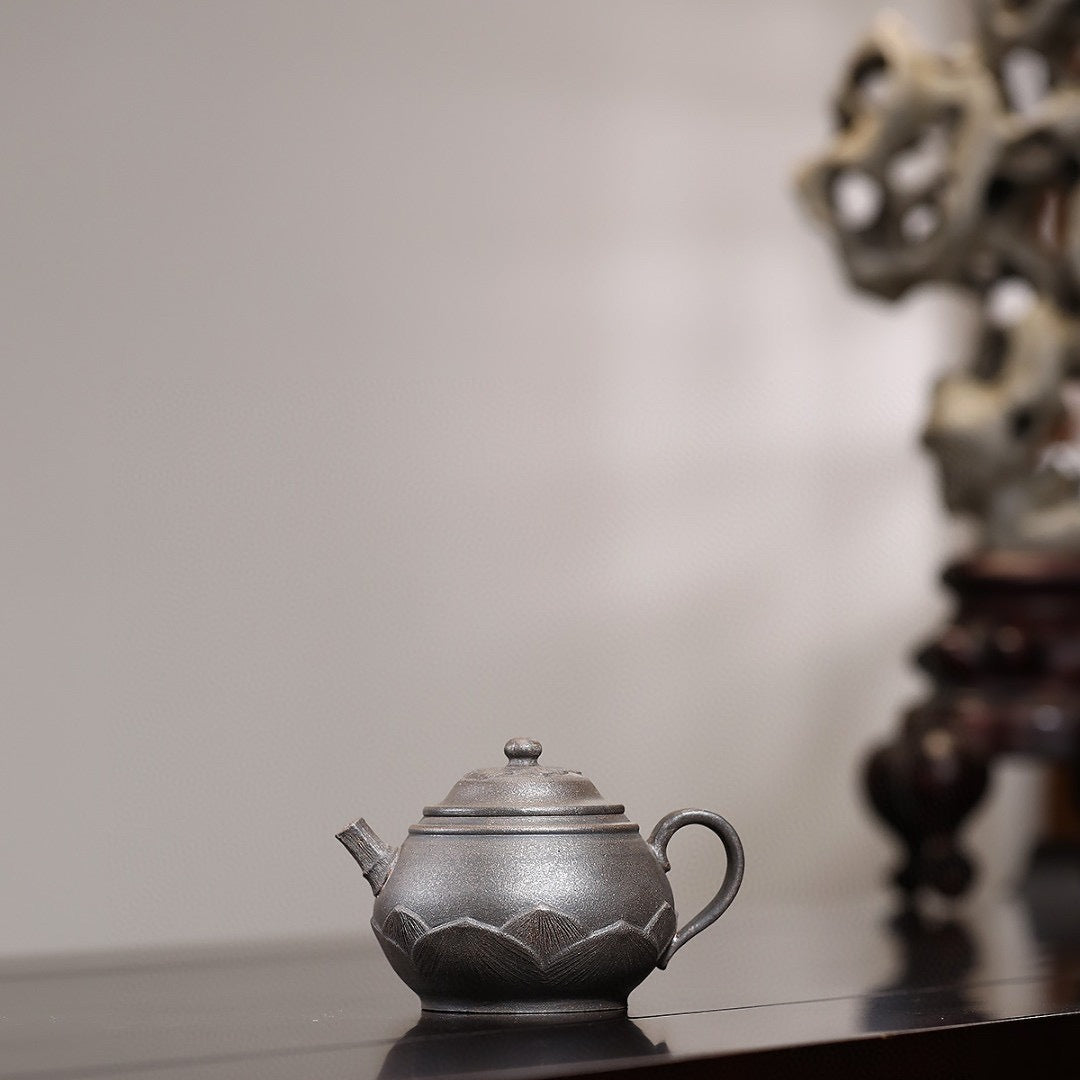 Lian Hua 125cc - Yixing Handmade Teapot 江苏宜兴