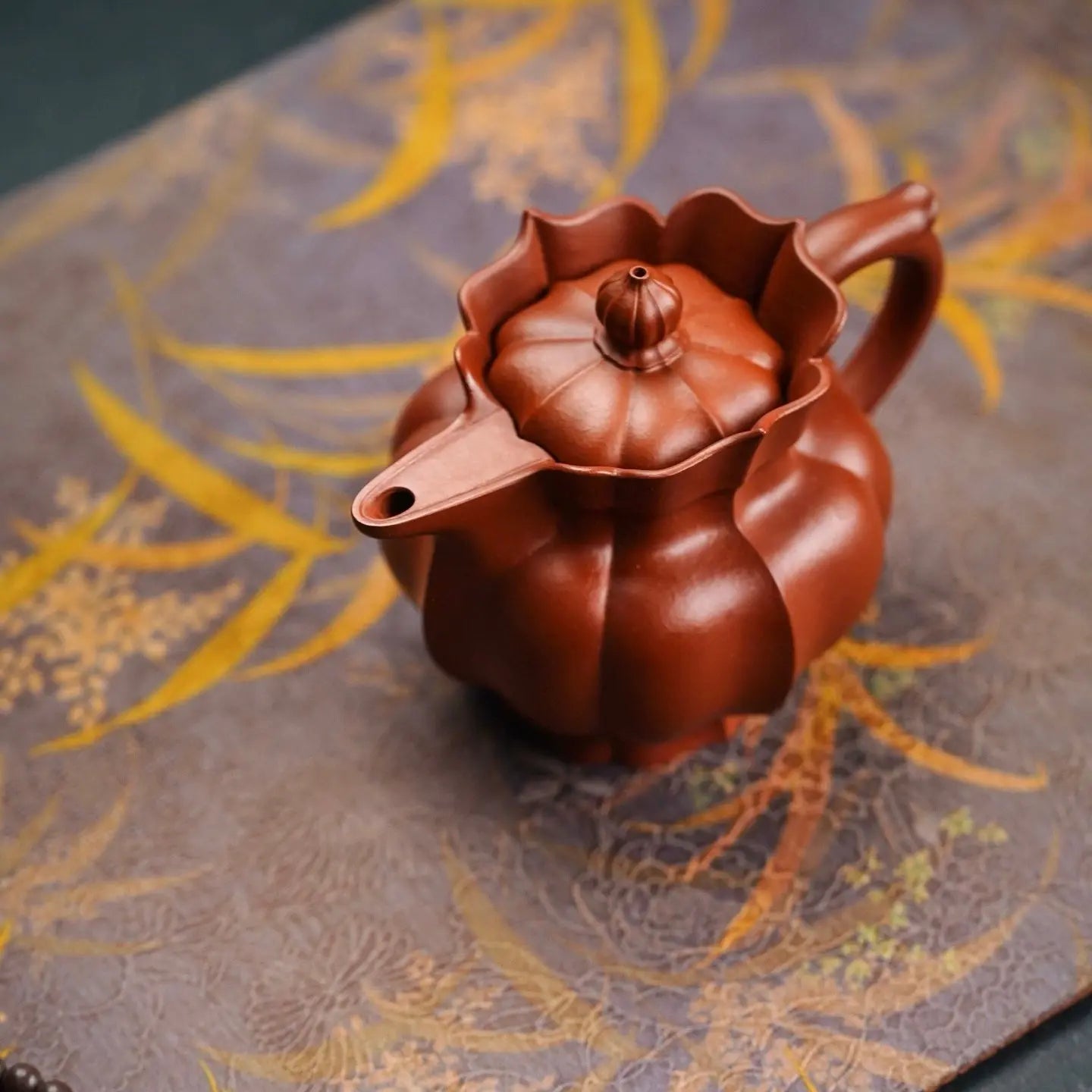 Lian Hua Seng Mao 160cc - Yixing Handmade Teapot 江苏宜兴