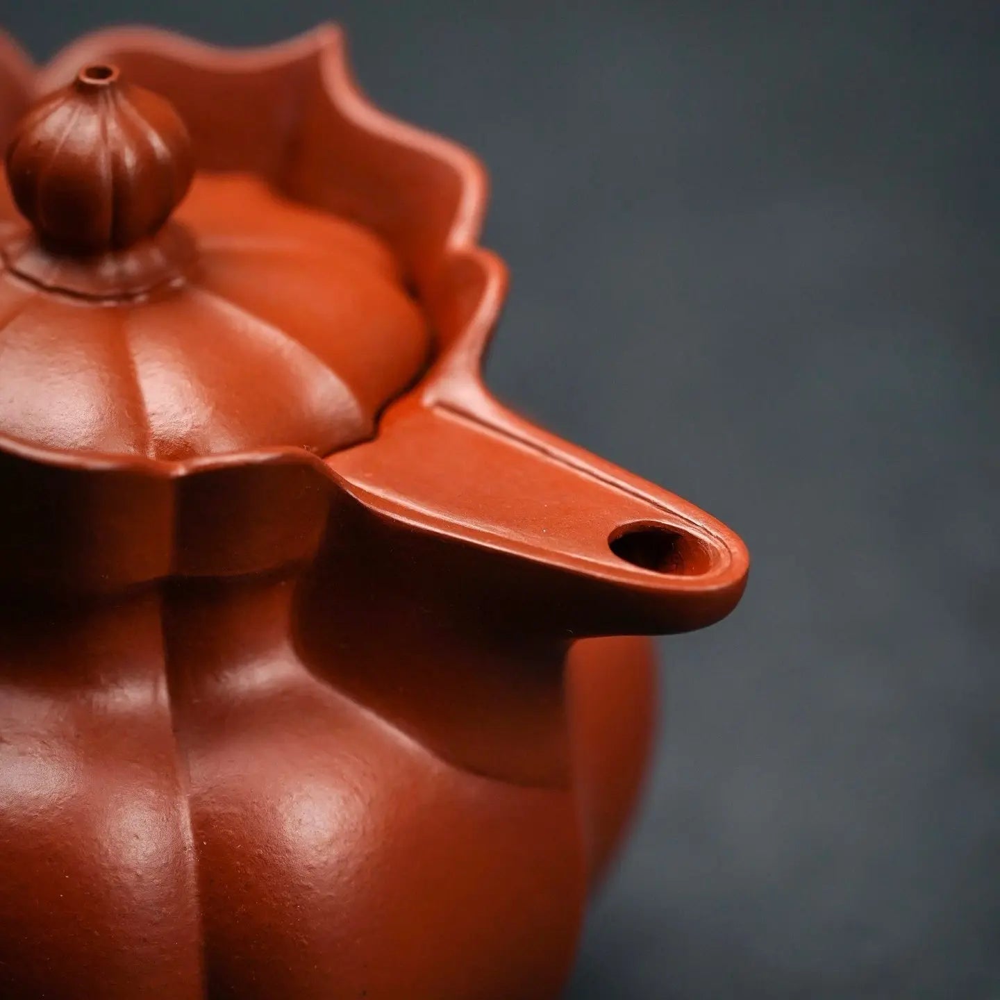 Lian Hua Seng Mao 160cc - Yixing Handmade Teapot 江苏宜兴