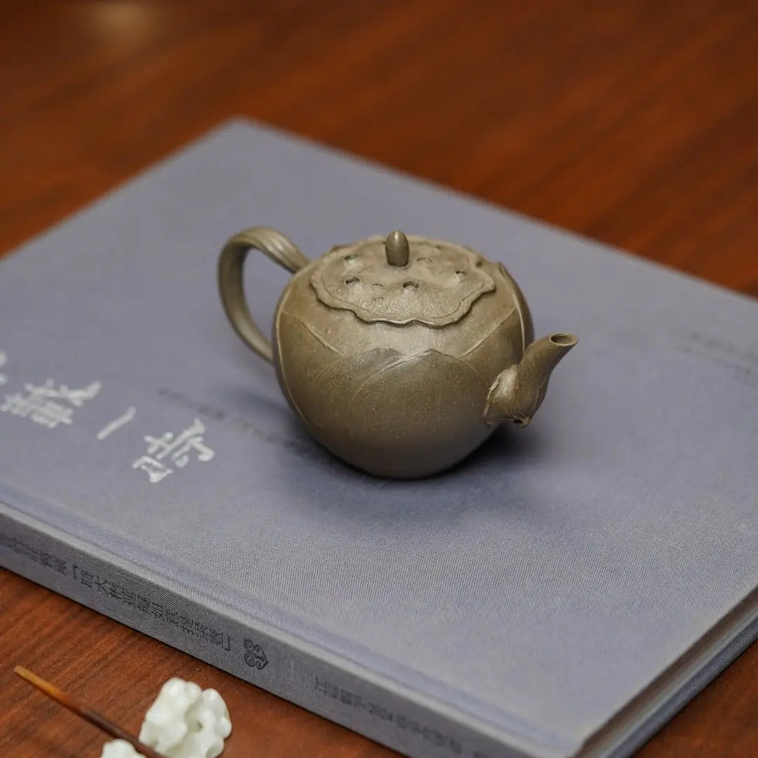 Lian Lian Gao Sheng 200cc - Yixing Handmade Teapot 江苏宜兴