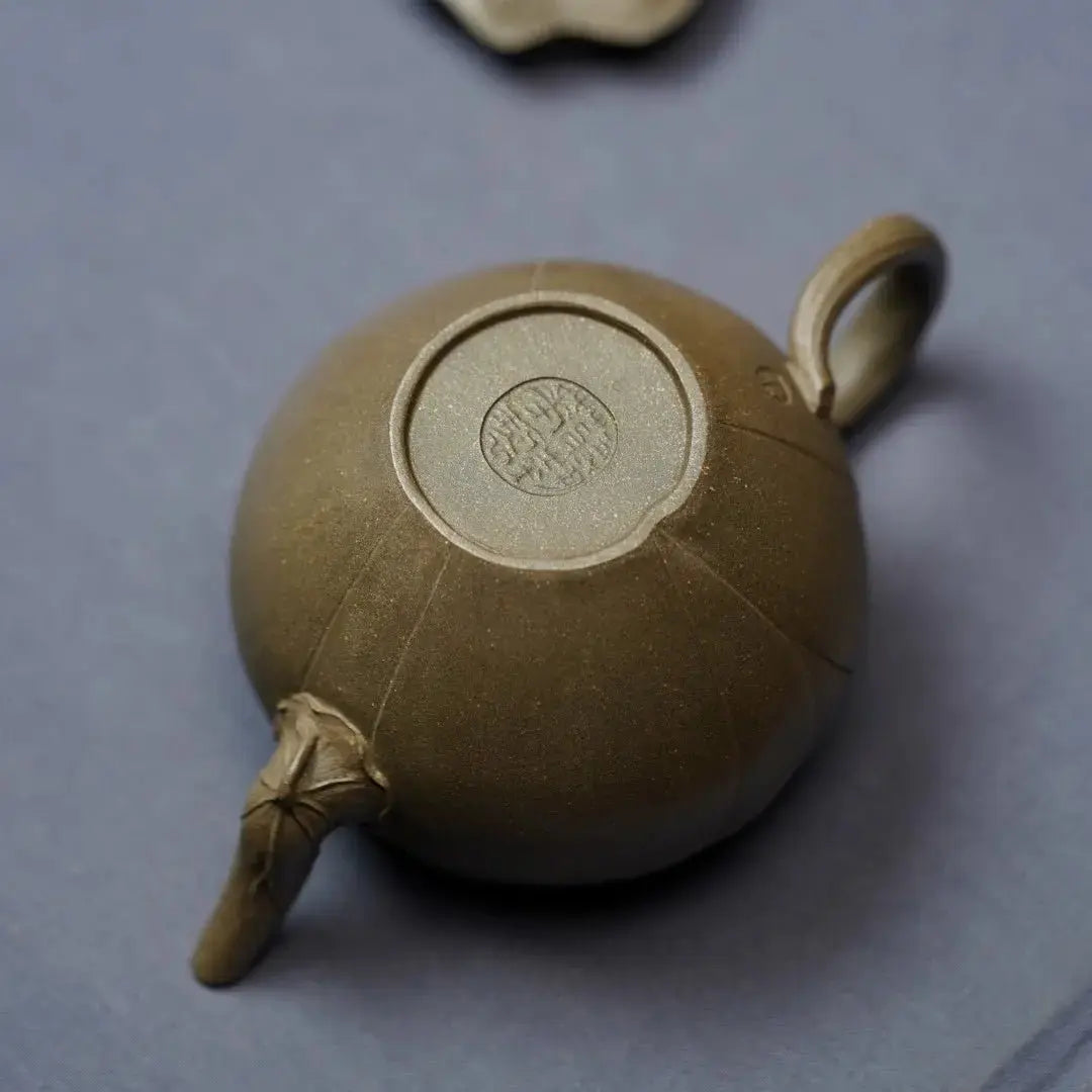 Lian Lian Gao Sheng 200cc - Yixing Handmade Teapot 江苏宜兴