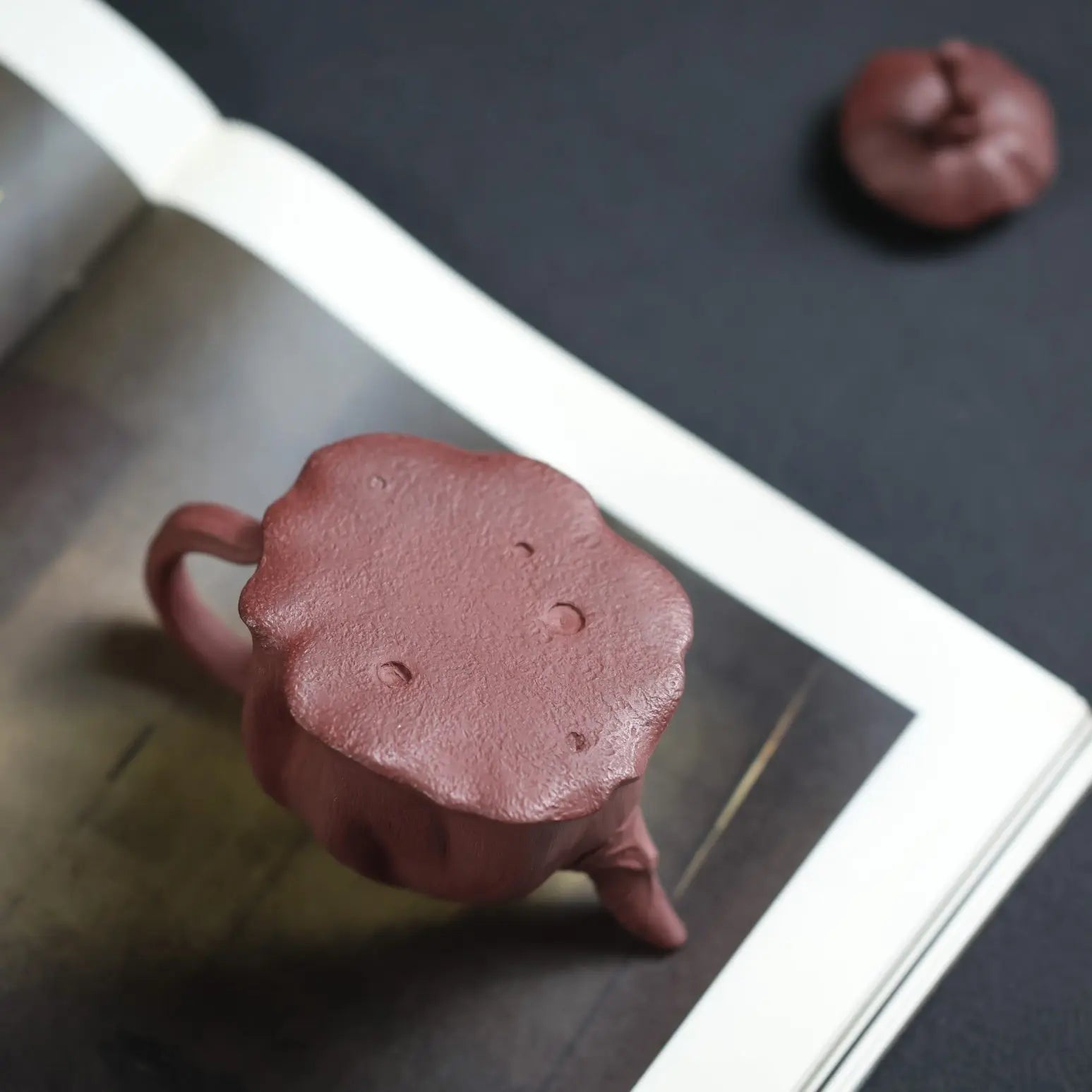 Lian Peng 165cc - Yixing Handmade Teapot 江苏宜兴