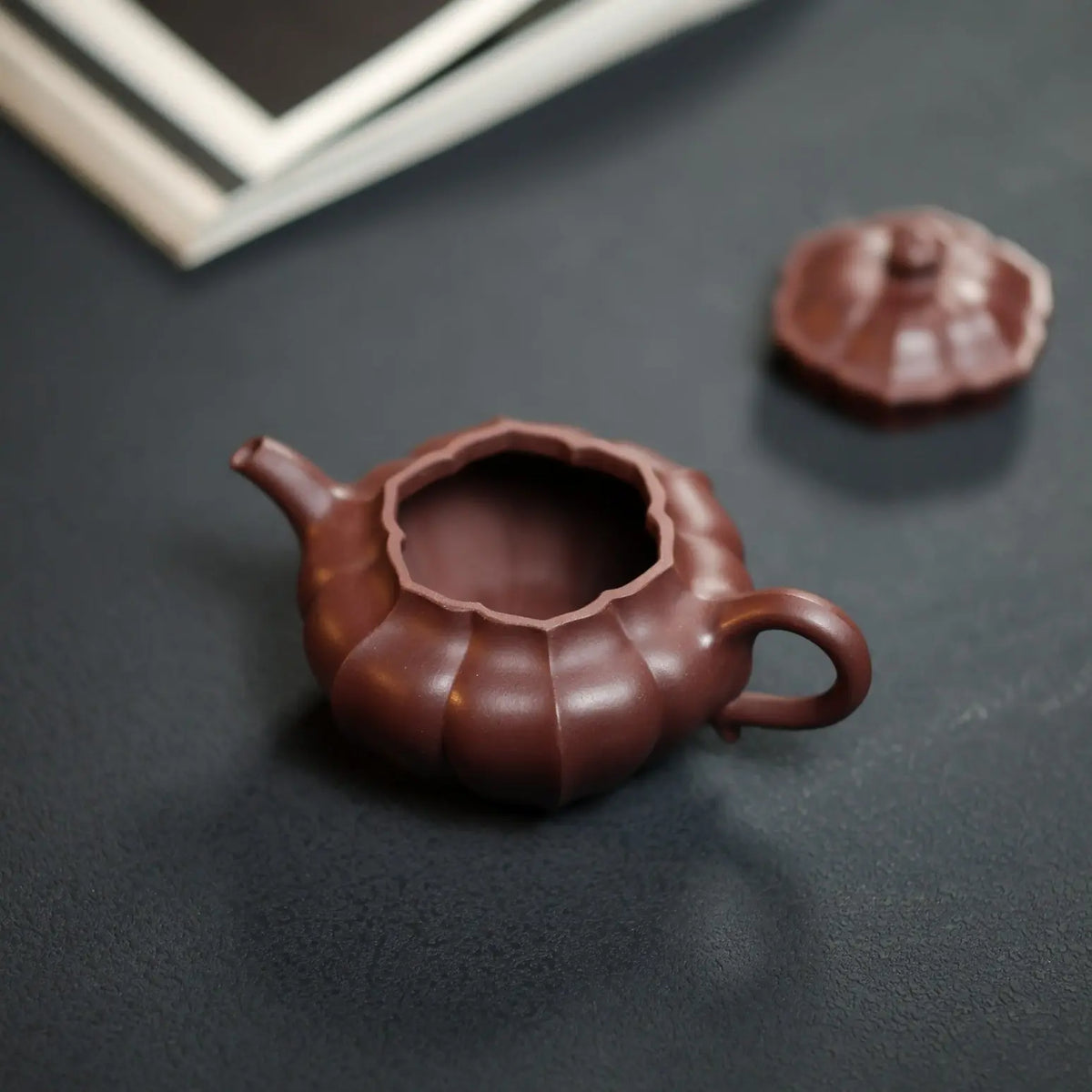 Ling Hua 200cc - Yixing Handmade Teapot 江苏宜兴