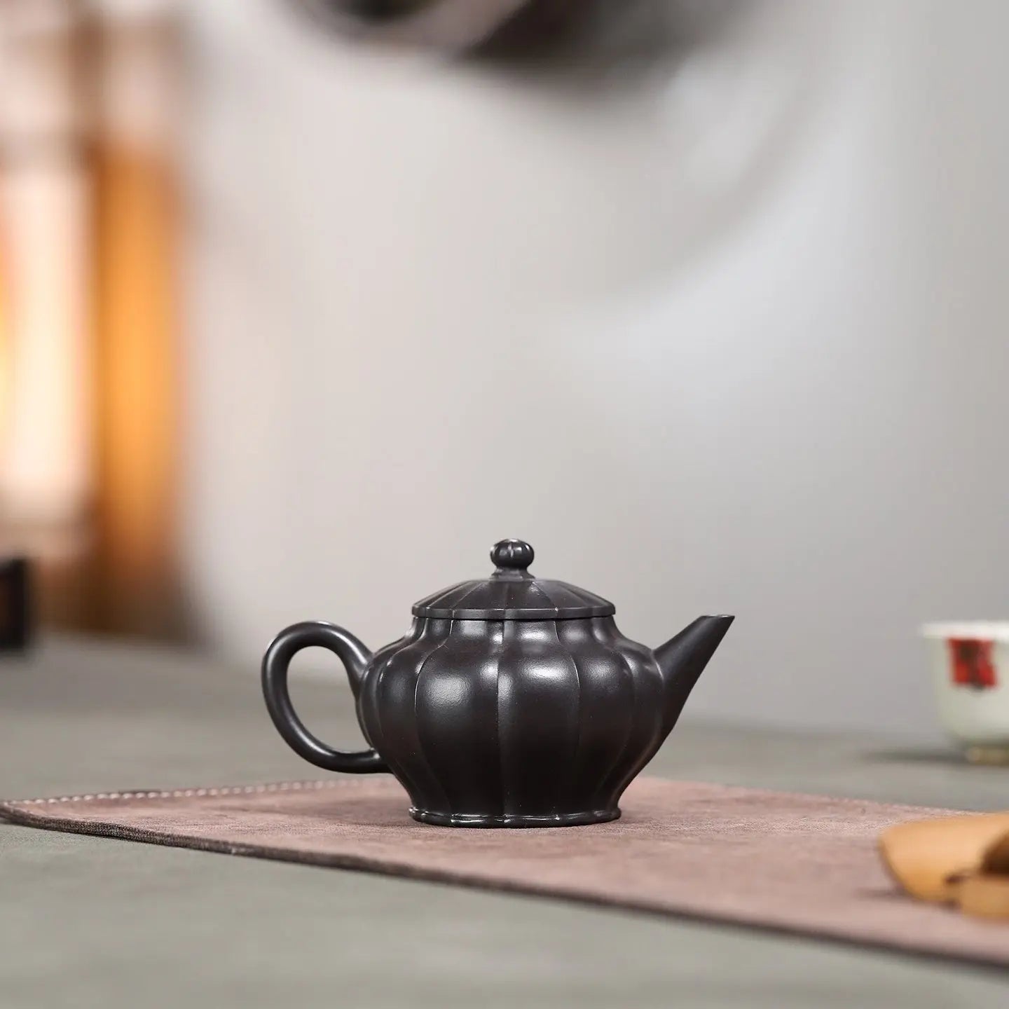 Ling Hua Shui Ping 230cc - Yixing Handmade Teapot 江苏宜兴