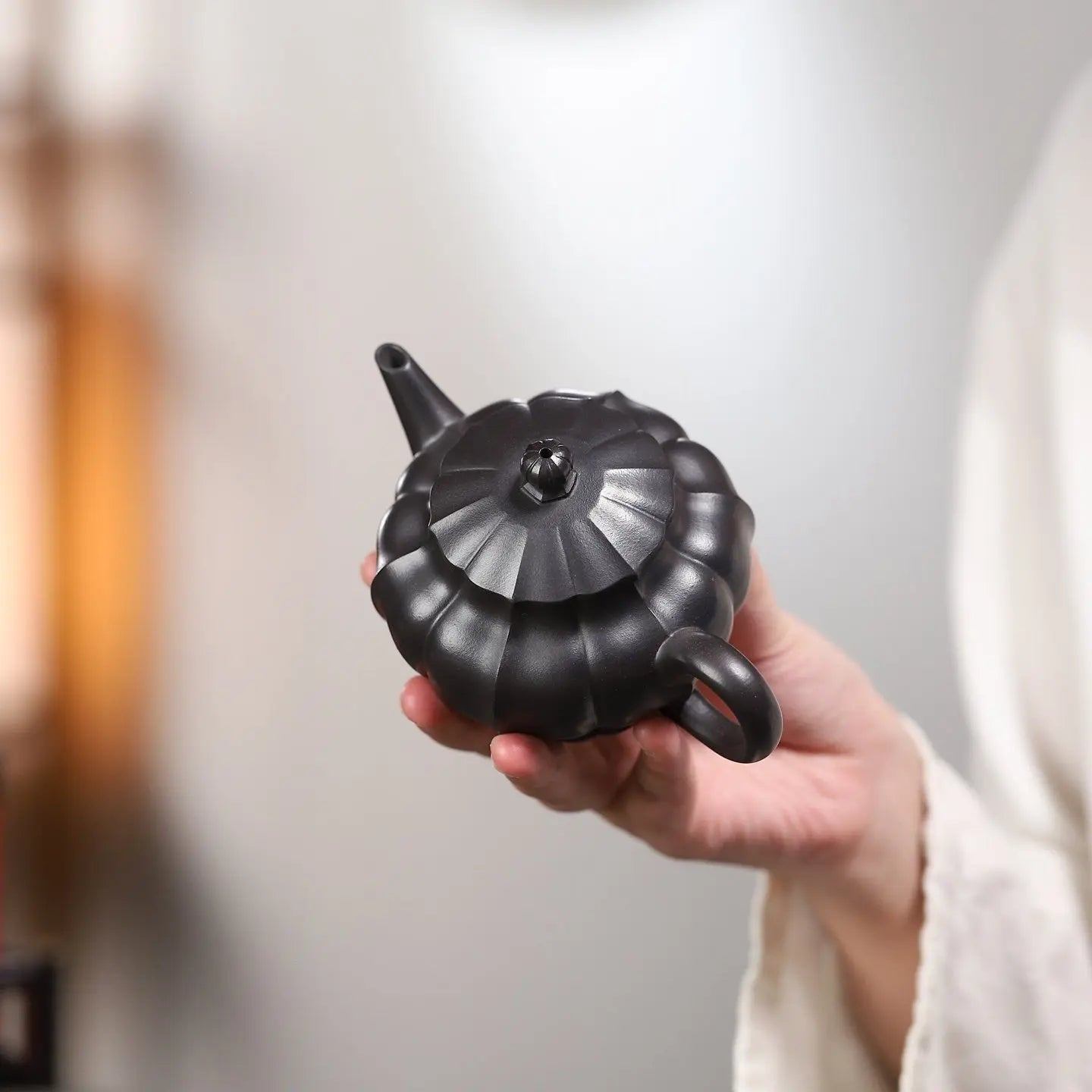Ling Hua Shui Ping 230cc - Yixing Handmade Teapot 江苏宜兴