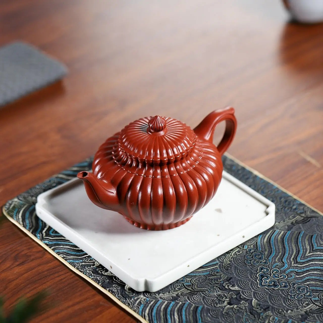 Ling Hua Xiao Ying 190cc - Yixing Handmade Teapot 江苏宜兴