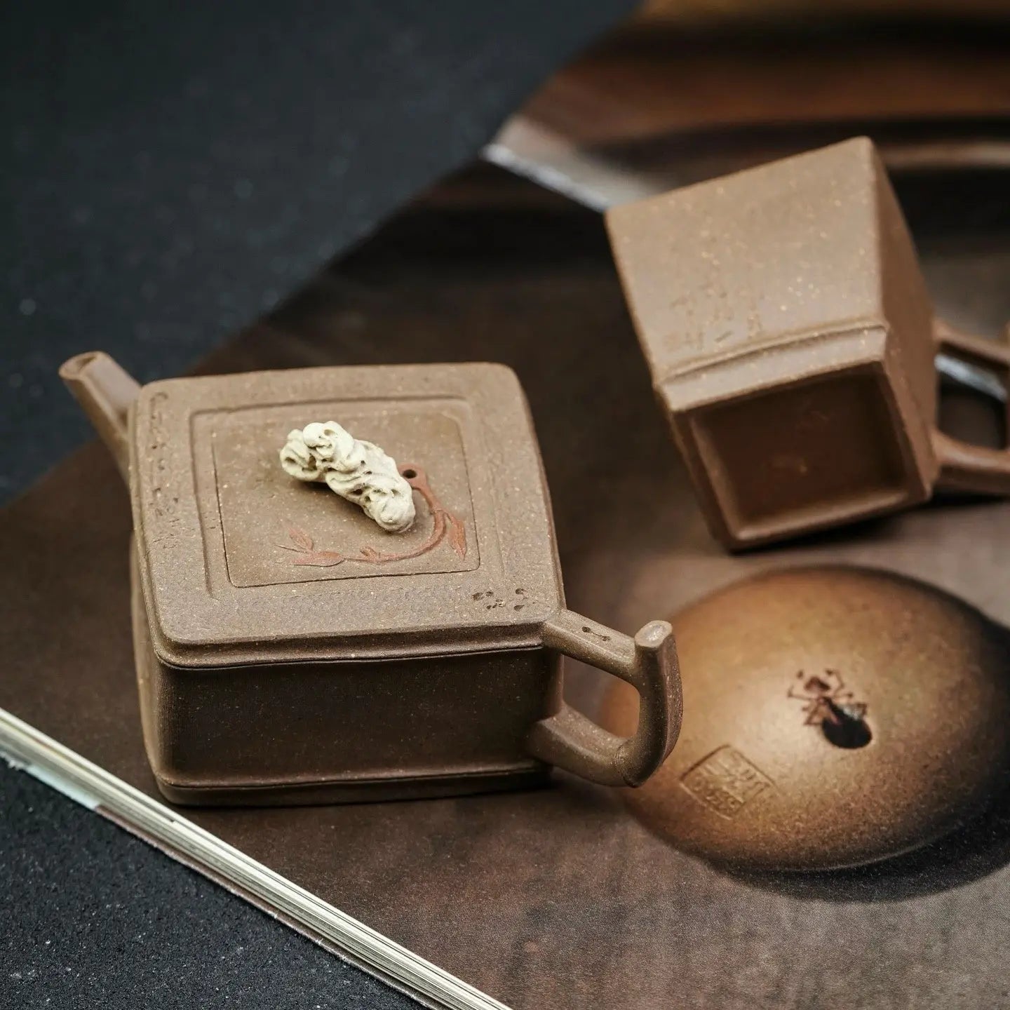 Ling Zhu Tao Zu 190cc - Yixing Handmade Teapot 江苏宜兴
