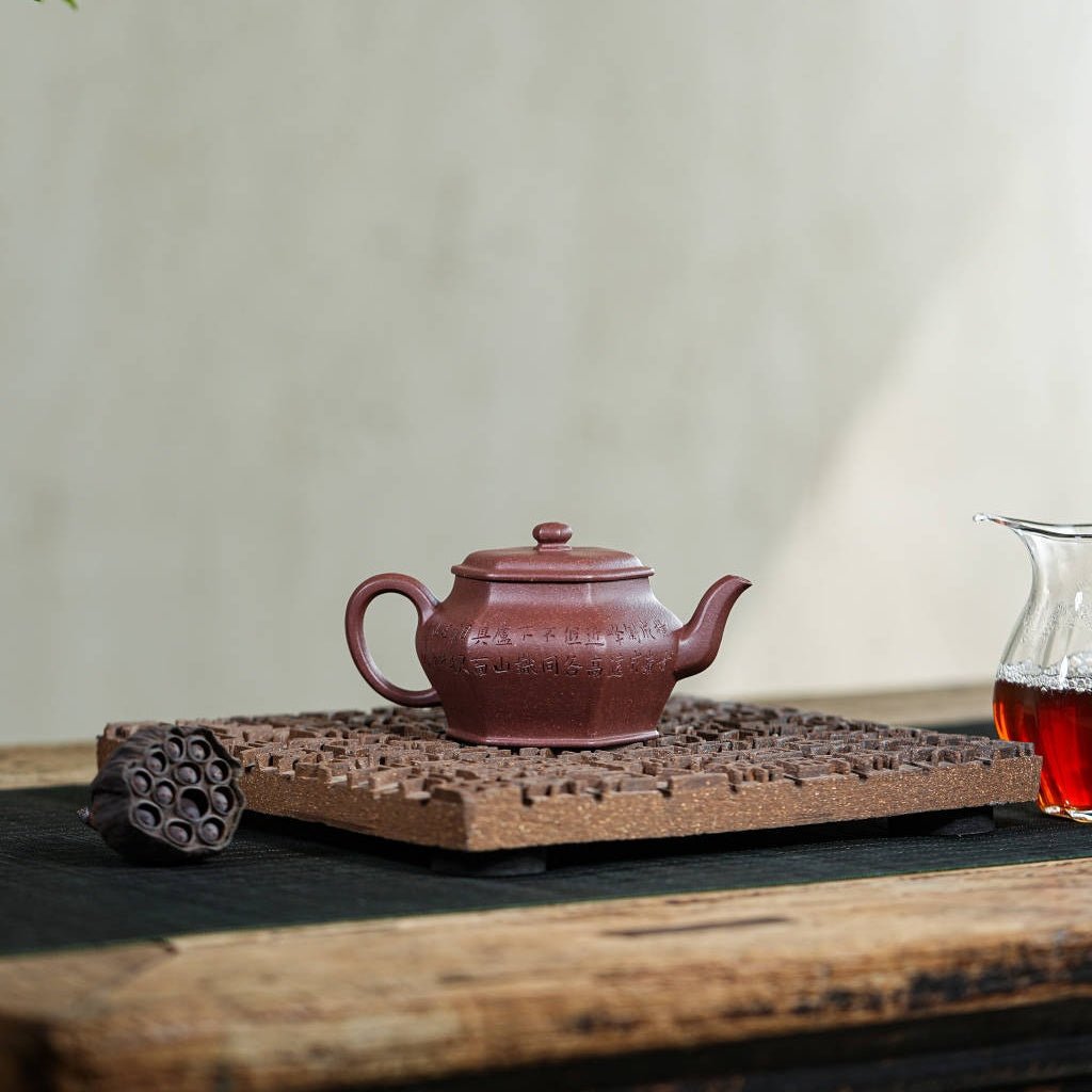 Liu Fang Gong Deng 120cc - Yixing Handmade Teapot 江苏宜兴