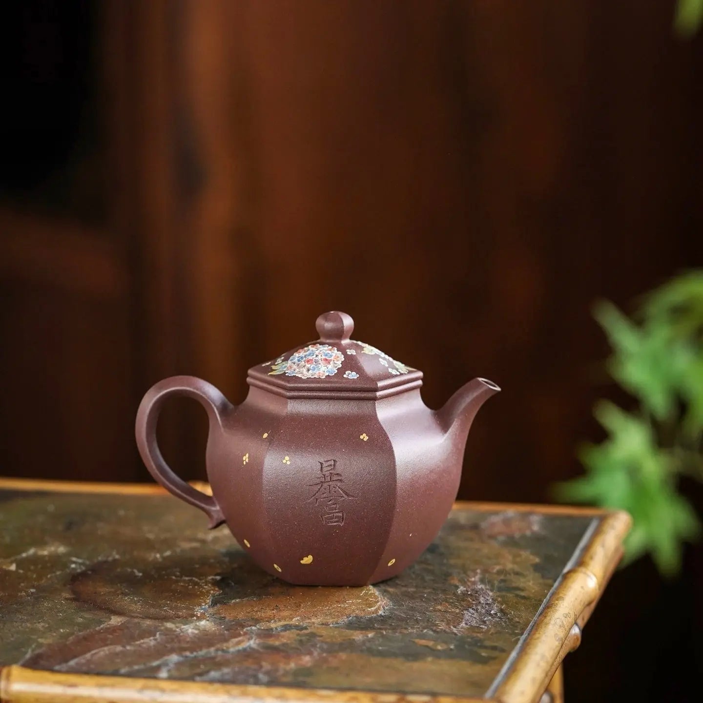 Liu Fang Gong Deng 180cc - Yixing Handmade Teapot 江苏宜兴