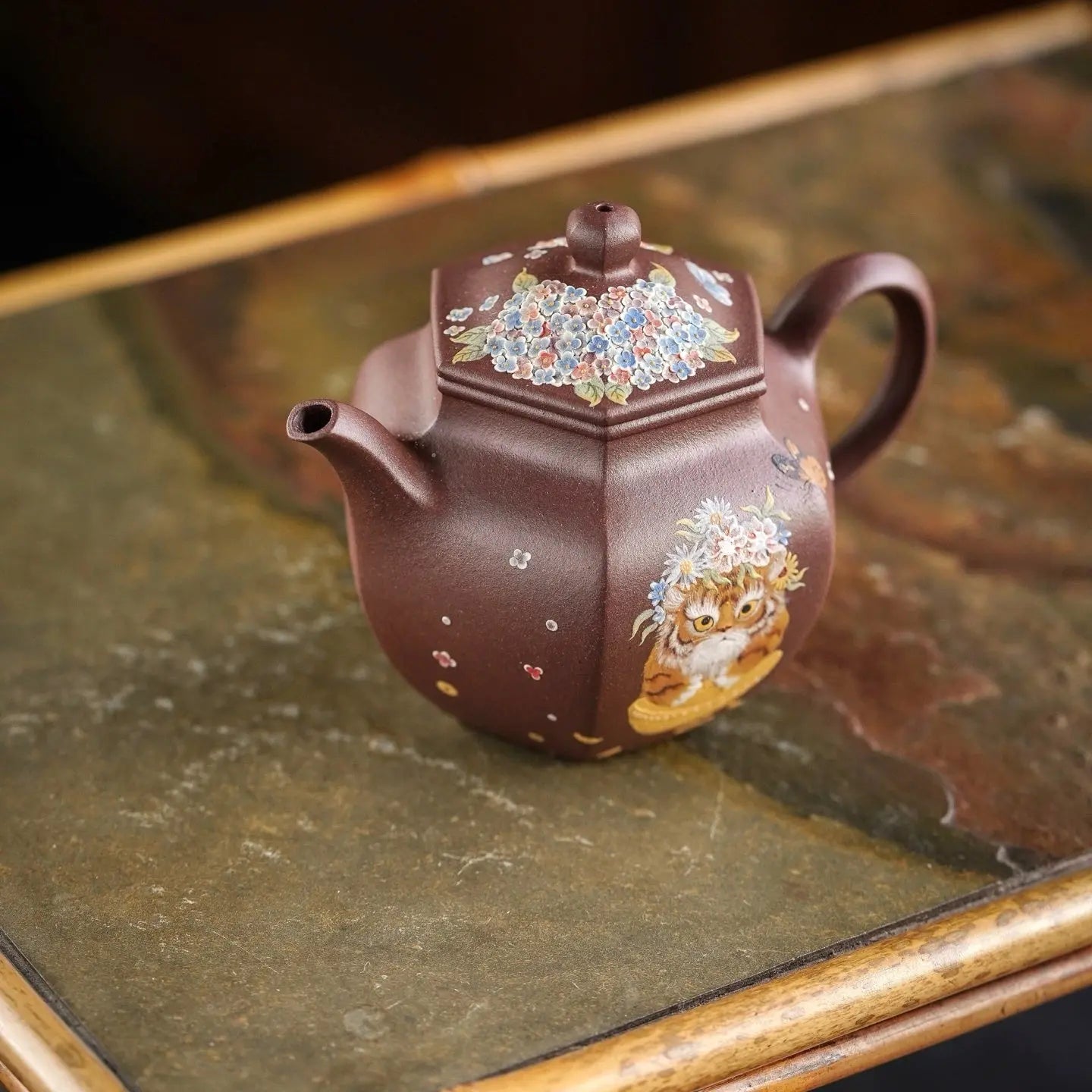 Liu Fang Gong Deng 180cc - Yixing Handmade Teapot 江苏宜兴