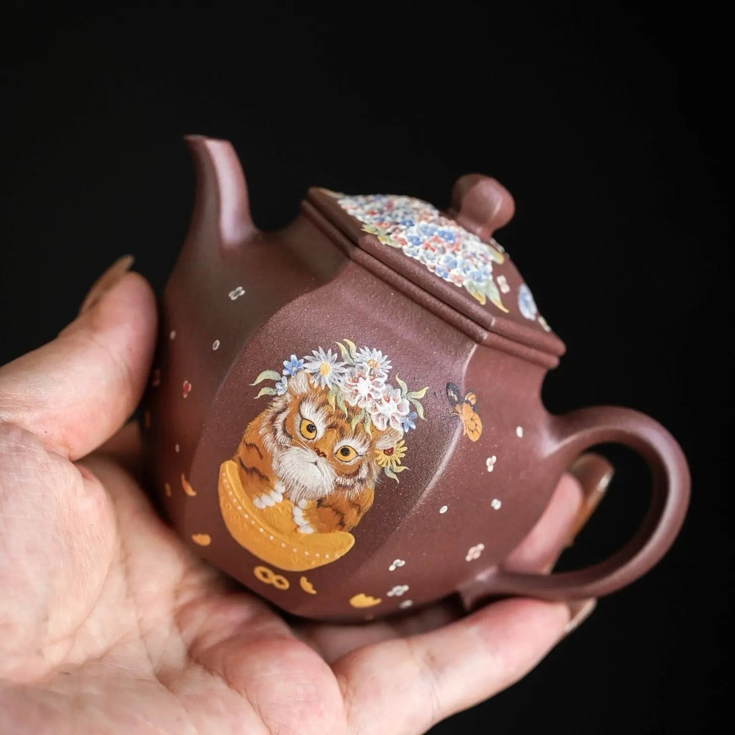 Liu Fang Gong Deng 180cc - Yixing Handmade Teapot 江苏宜兴