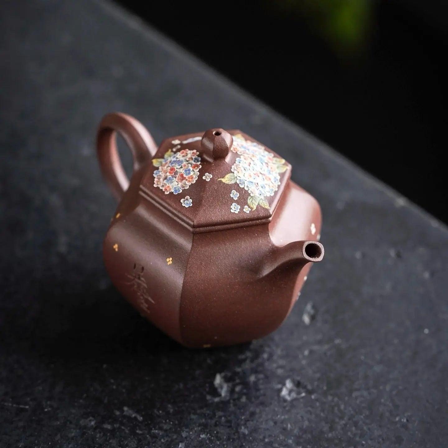 Liu Fang Gong Deng 180cc - Yixing Handmade Teapot 江苏宜兴