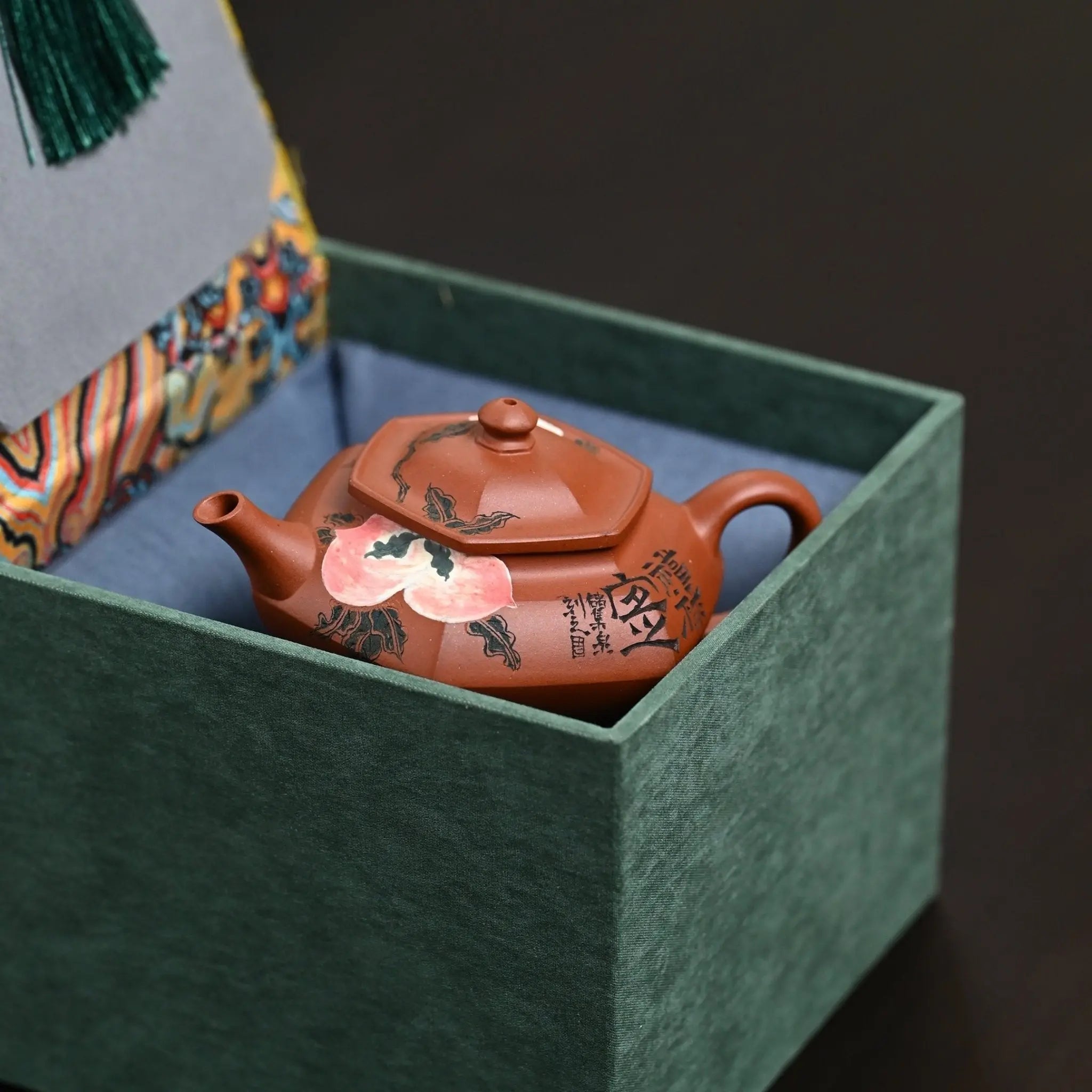 Liu Fang Hui Shou 120cc - Yixing Handmade Teapot 江苏宜兴