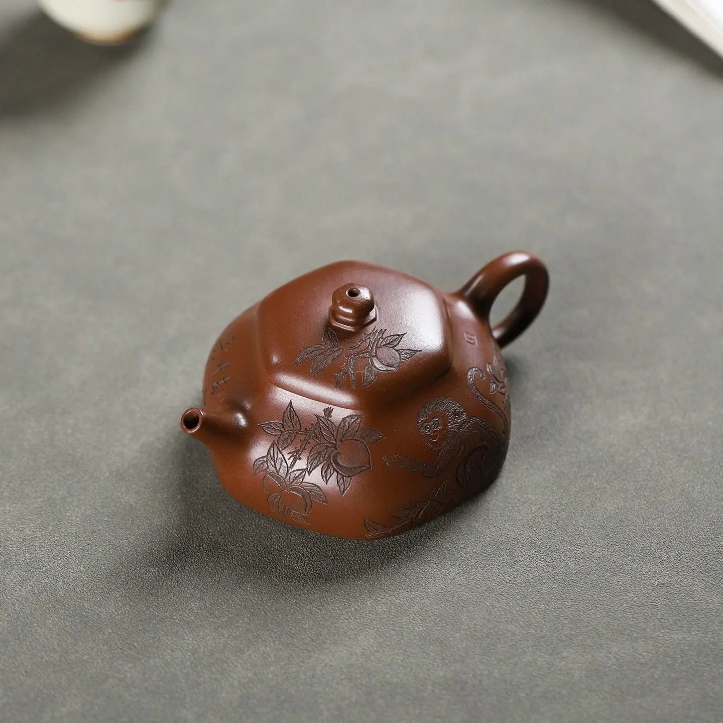 Liu Fang Jing Le 190cc - Yixing Handmade Teapot 江苏宜兴