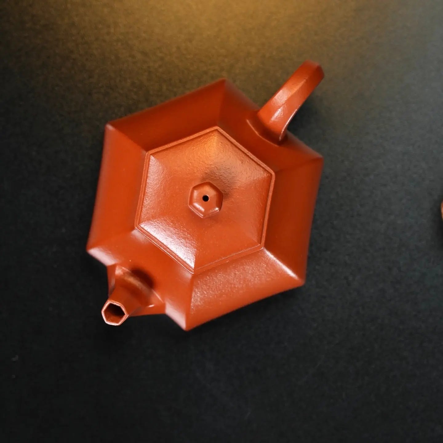 Liu Fang Ling Long 200cc - Yixing Handmade Teapot 江苏宜兴